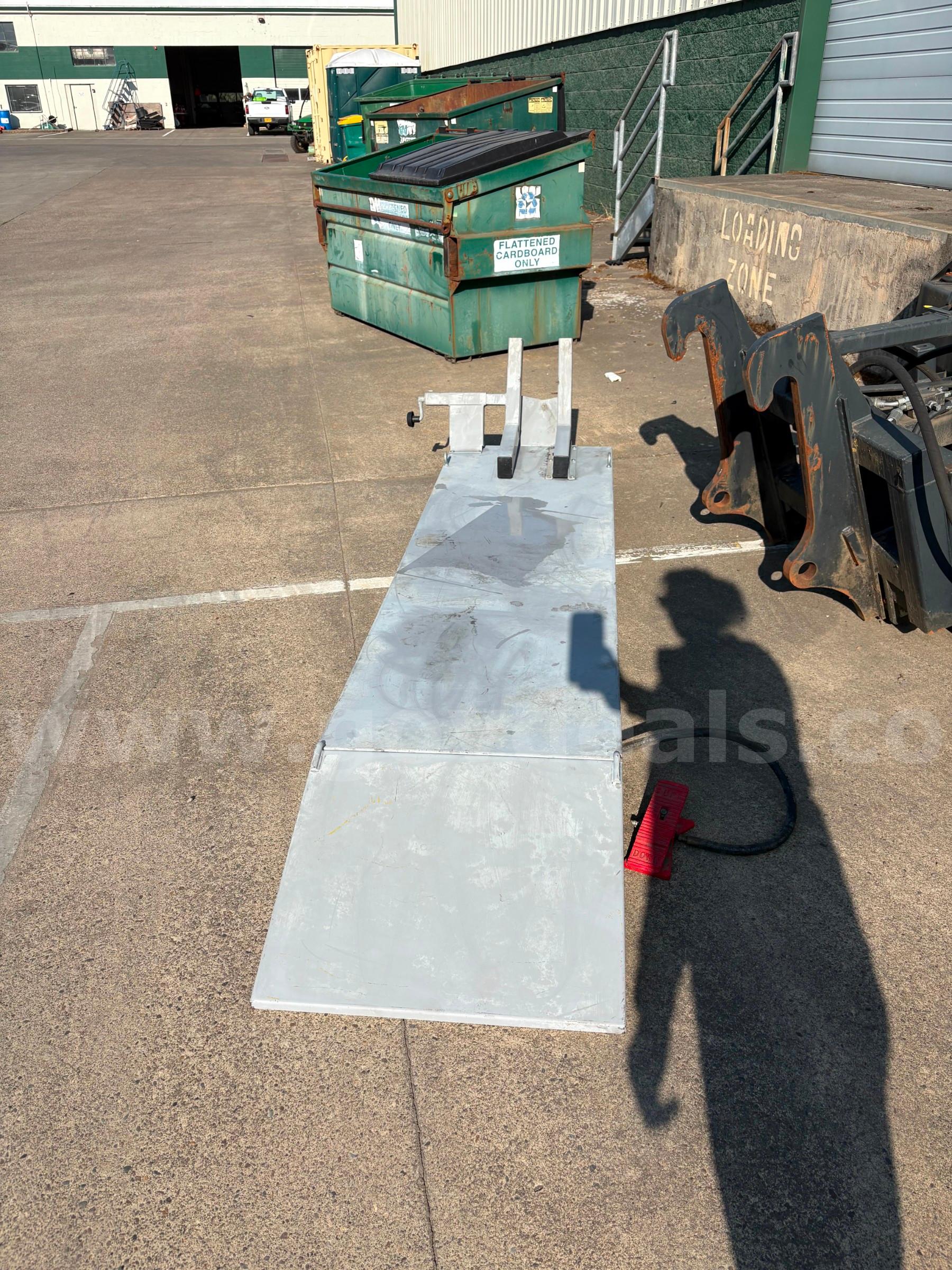 Handy Standard 1000 Air Lift Motorcycle Table Handy  Government Surplus Auction - Photo #3