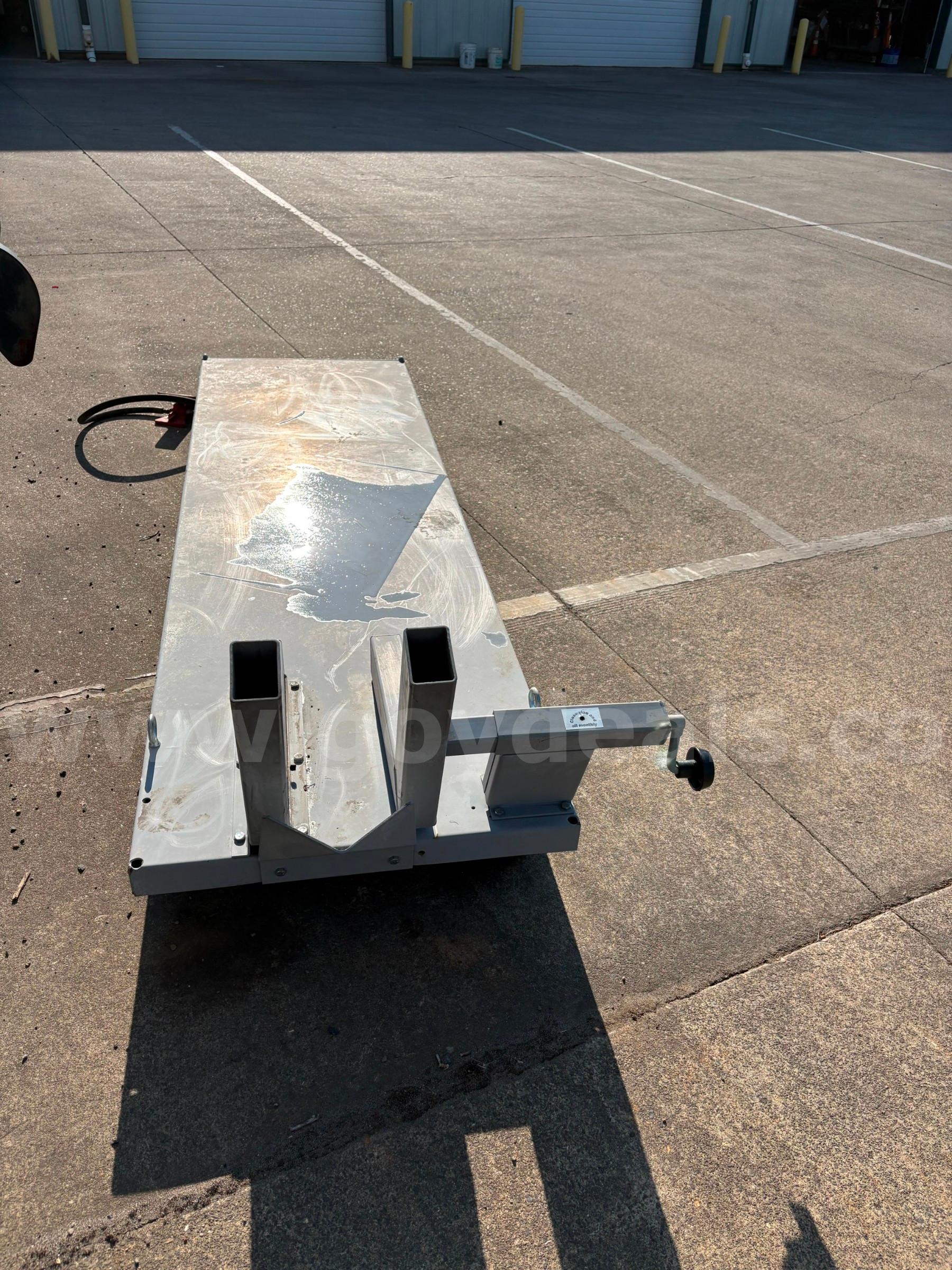 Handy Standard 1000 Air Lift Motorcycle Table Handy  Government Surplus Auction - Photo #4