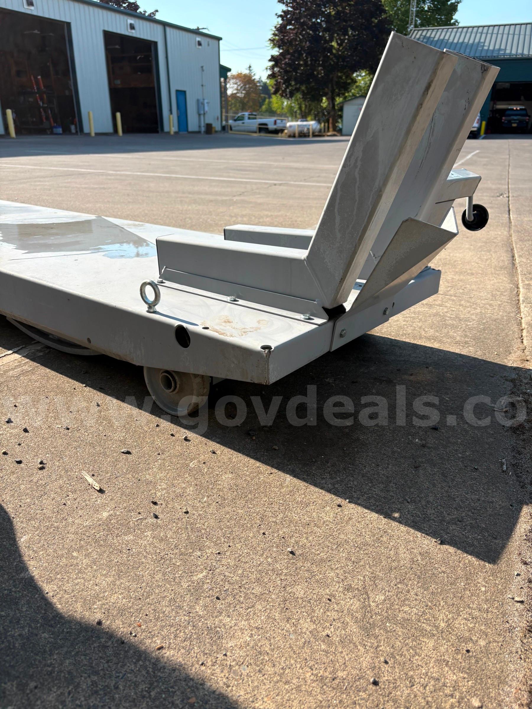 Handy Standard 1000 Air Lift Motorcycle Table Handy  Government Surplus Auction - Photo #5
