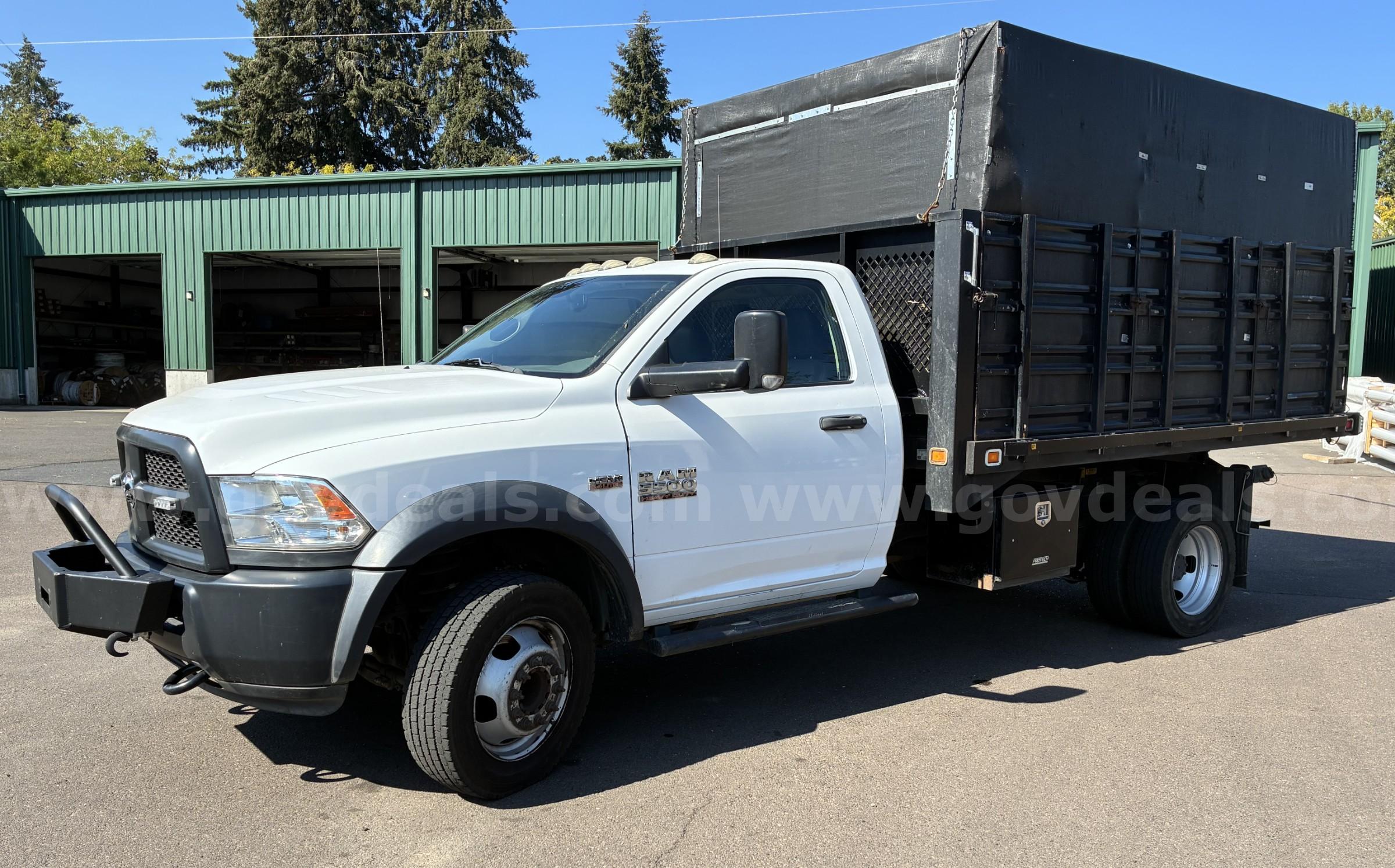 2016 RAM 5500 4x4 FLAT BED DUMP BOX- CHIPPER CAGE RAM RAM 5500 Government Surplus Auction - Primary Photo