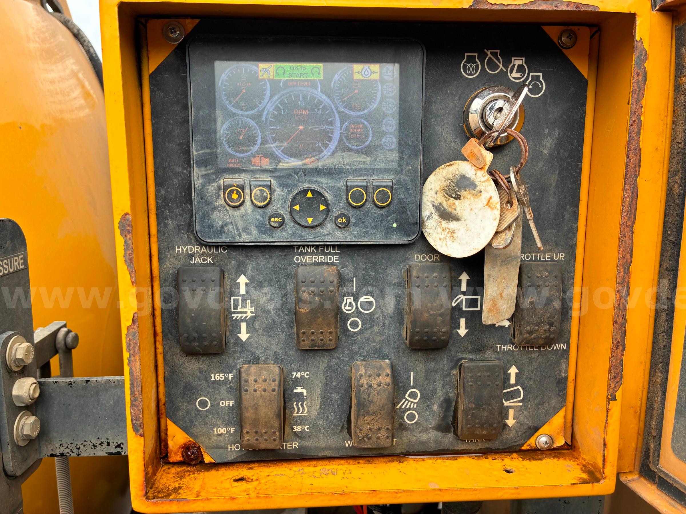 2016 Vermeer VX50-500 with hydraulic boom Vermeer 500 Government Surplus Auction - Photo #3