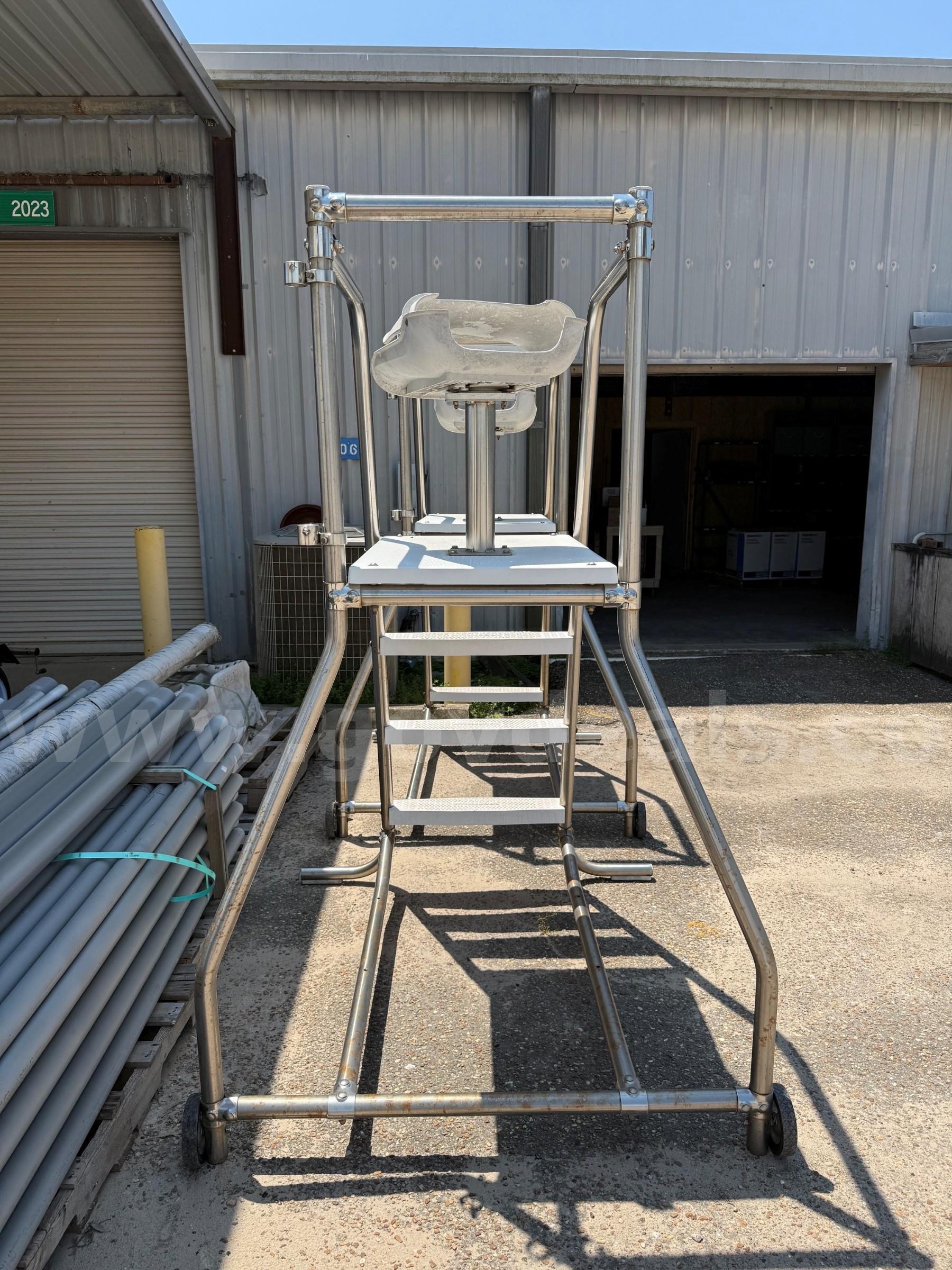 LIFEGUARD STANDS SPECTRUM  Government Surplus Auction - Photo #2