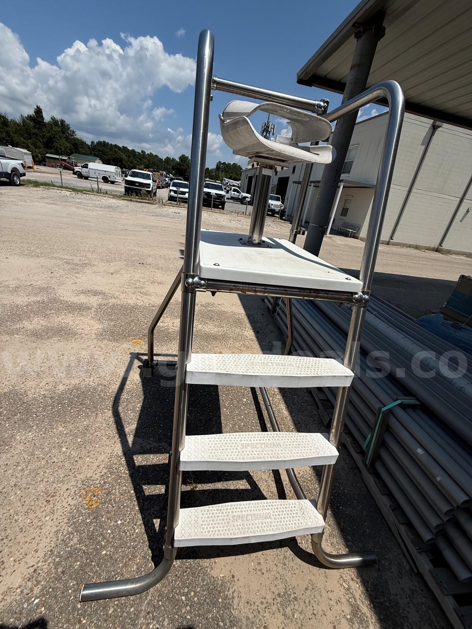 LIFEGUARD STANDS SPECTRUM  Government Surplus Auction - Photo #4