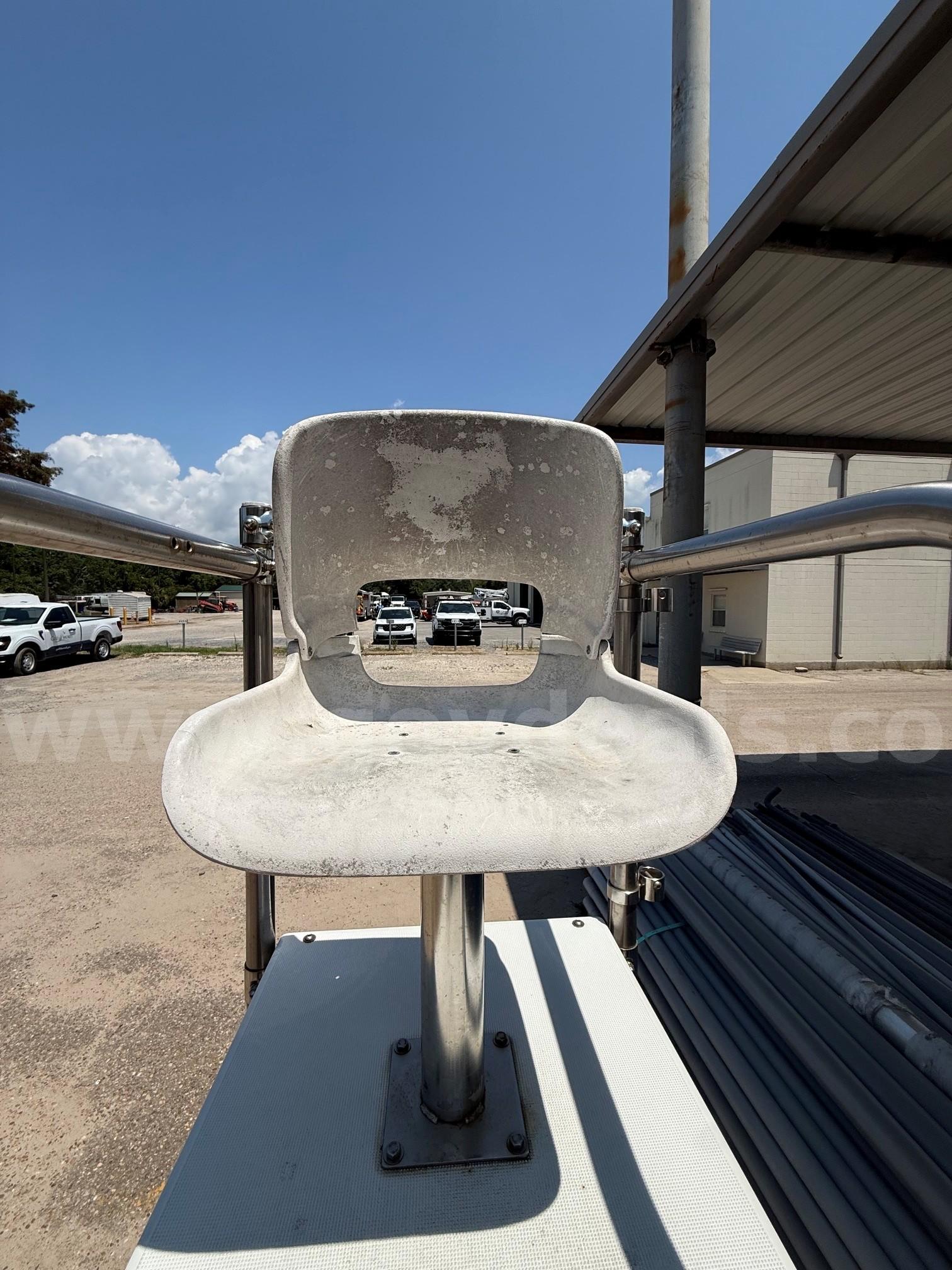LIFEGUARD STANDS SPECTRUM  Government Surplus Auction - Photo #5