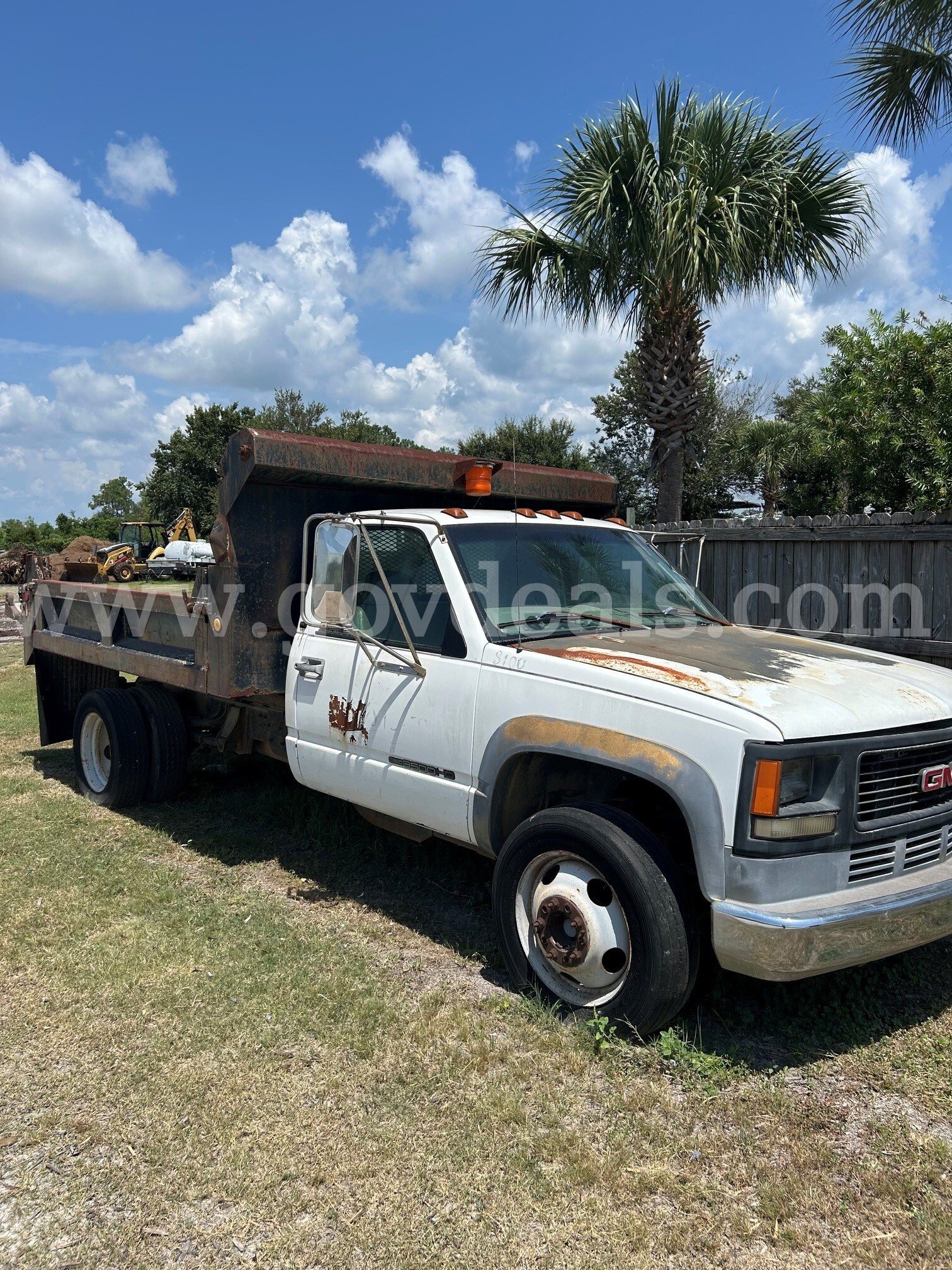 2000 GMC Sierra Classic 3500 (8100)
