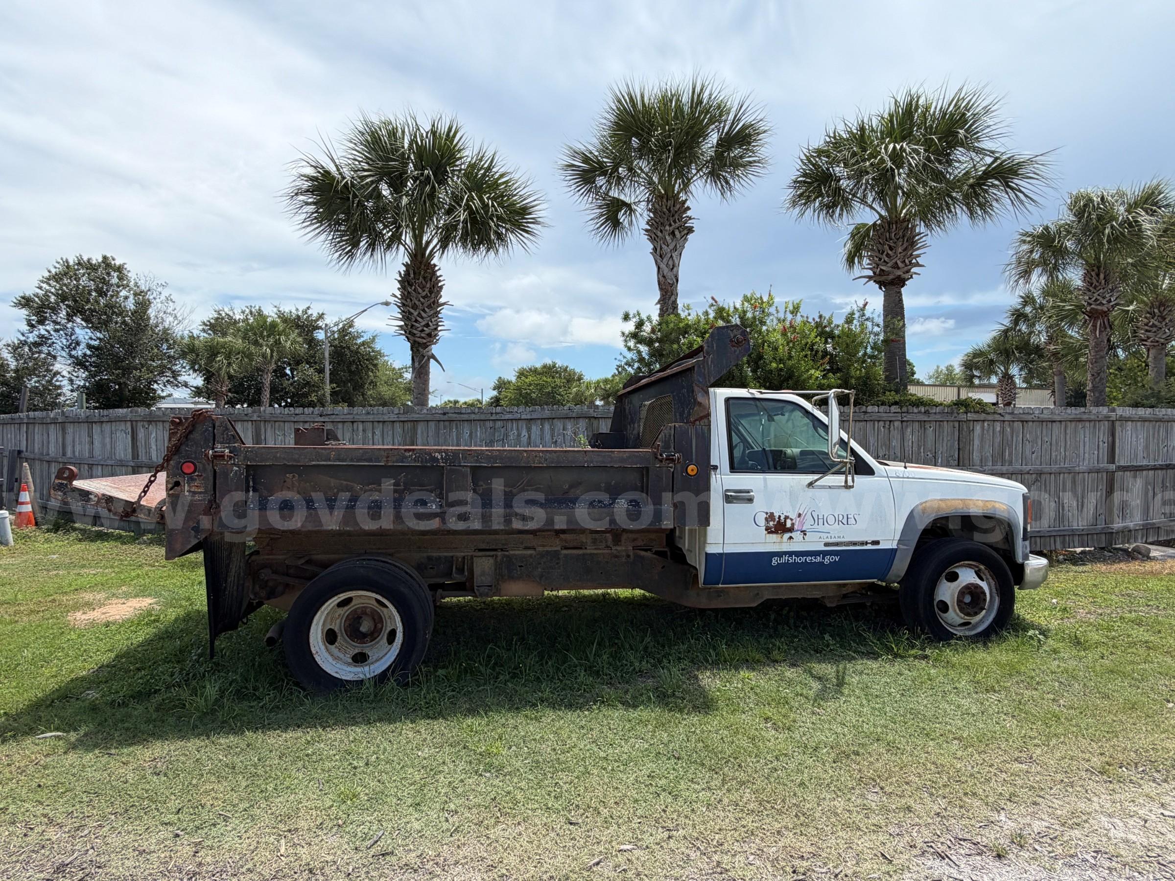 2000 GMC Sierra Classic 3500 (8100) GMC Sierra Government Surplus Auction - Photo #4