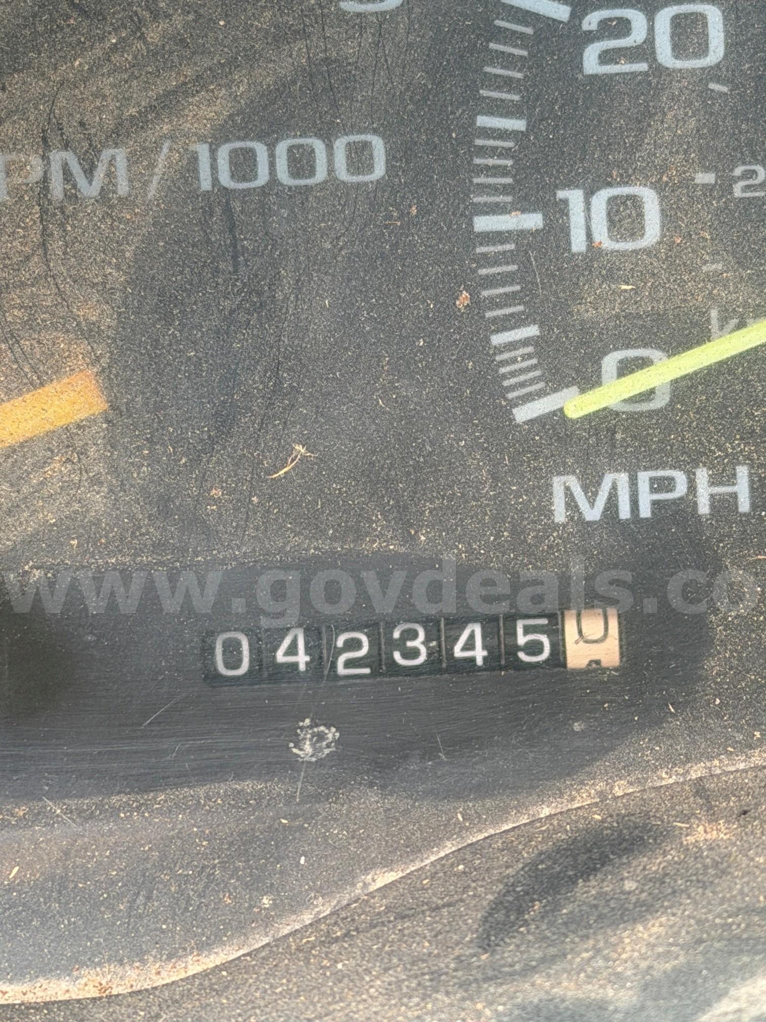 2000 GMC Sierra Classic 3500 (8100) GMC Sierra Government Surplus Auction - Photo #6