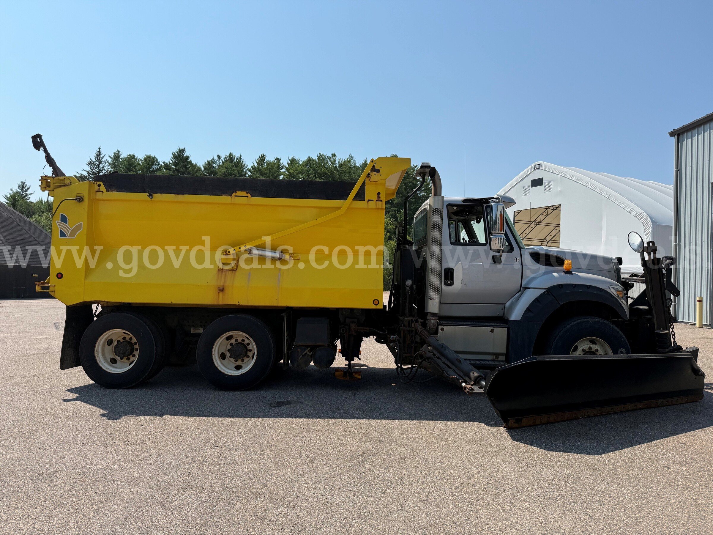 2015 International Tandem SF567 Plow Truck International SF567 Government Surplus Auction - Photo #2