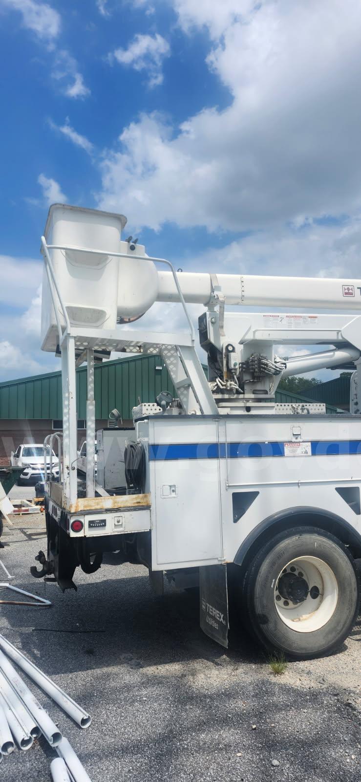 2012 International 7300 Bucket Truck International 7300 Government Surplus Auction - Photo #4