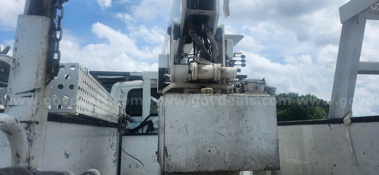 2012 International 7300 Bucket Truck International 7300 Government Surplus Auction - Photo #6