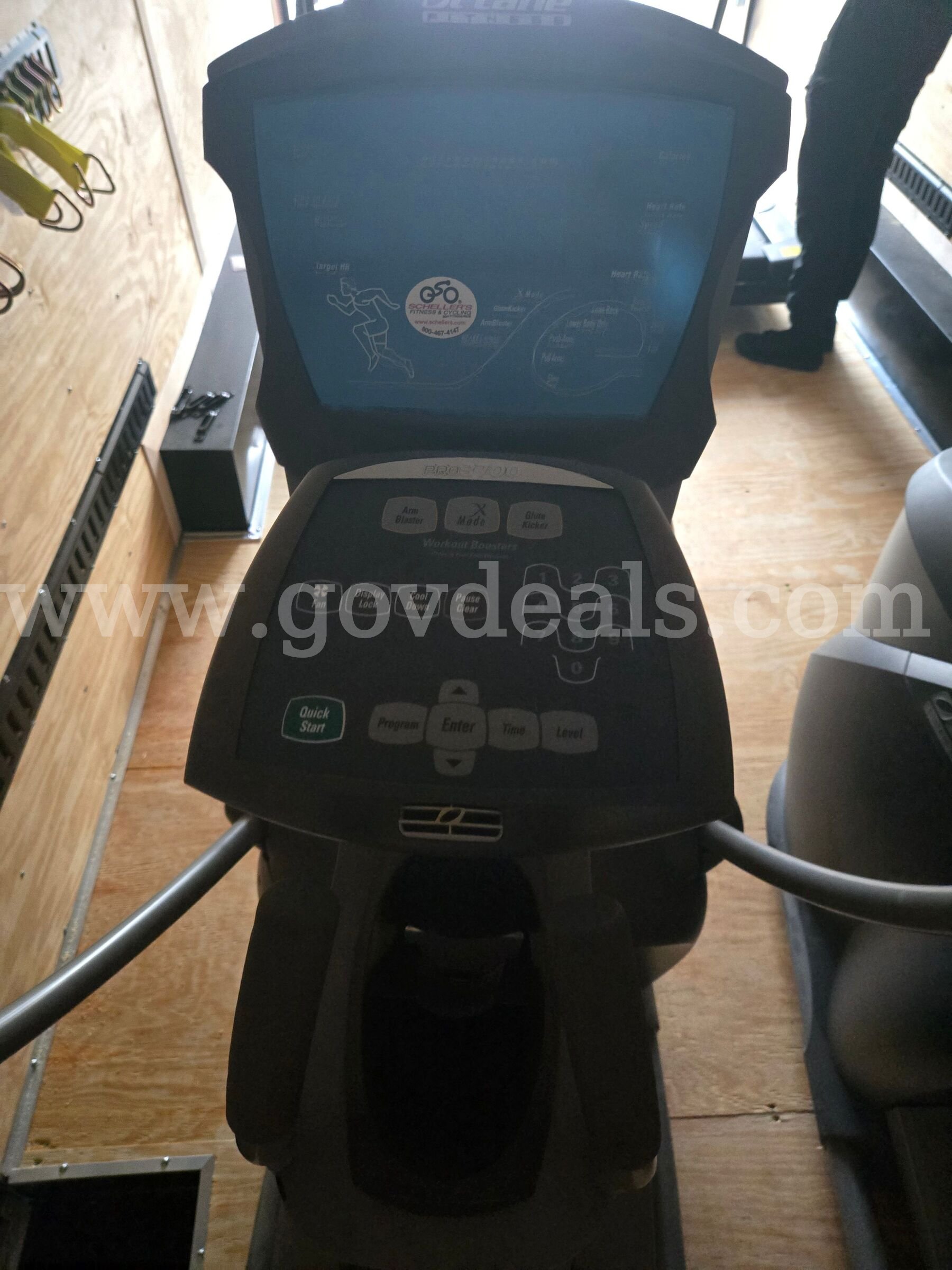 OCTANE FITNESS ELLIPTICAL TRAINER   Government Surplus Auction - Primary Photo