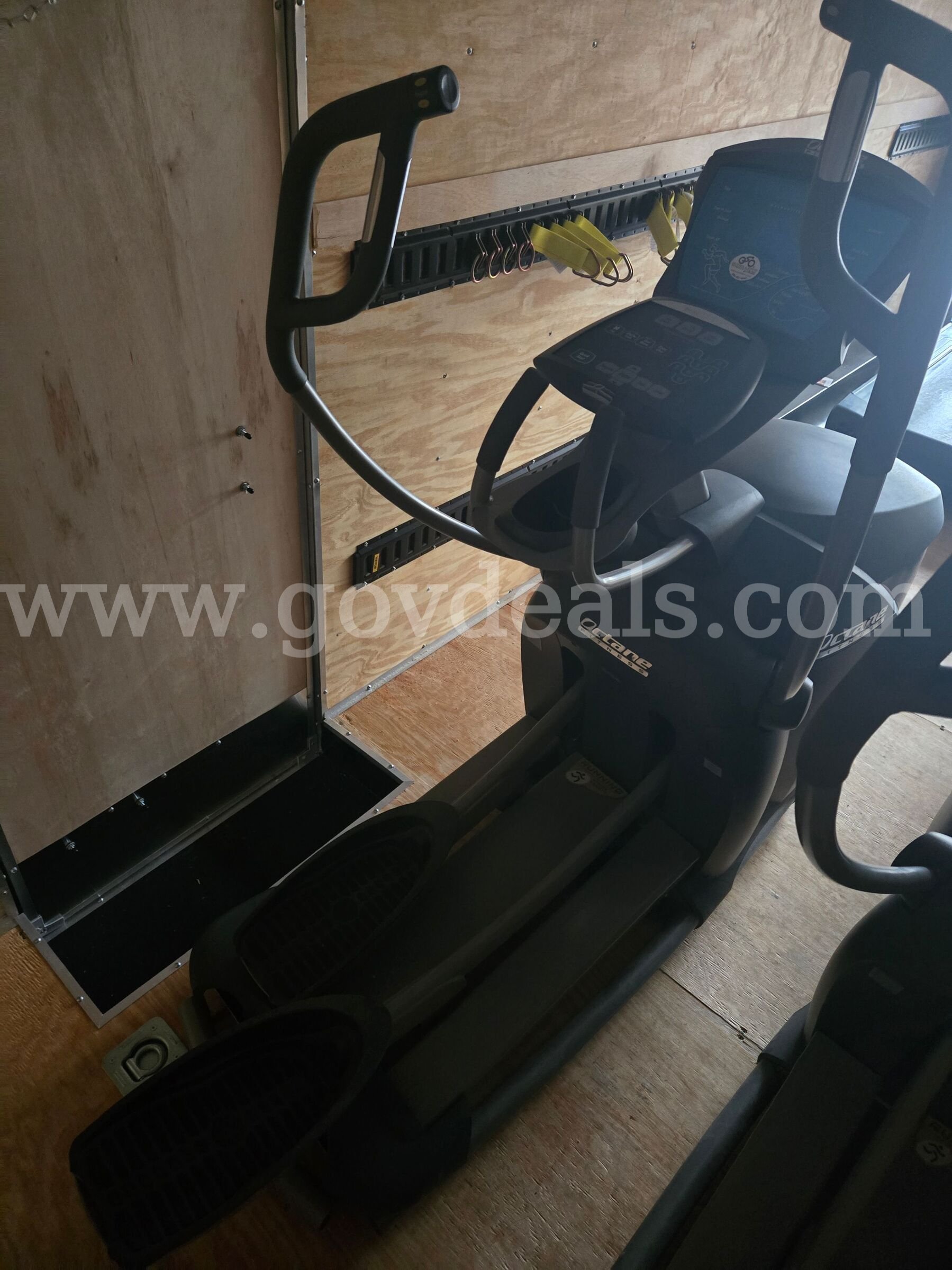 OCTANE FITNESS ELLIPTICAL TRAINER   Government Surplus Auction - Photo #3