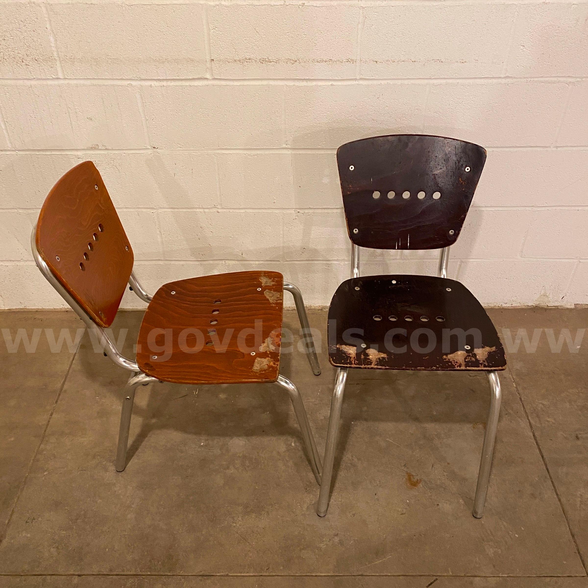 Vintage table and chairs from NY's Grand Central Station N/A N/A Government Surplus Auction - Photo #4