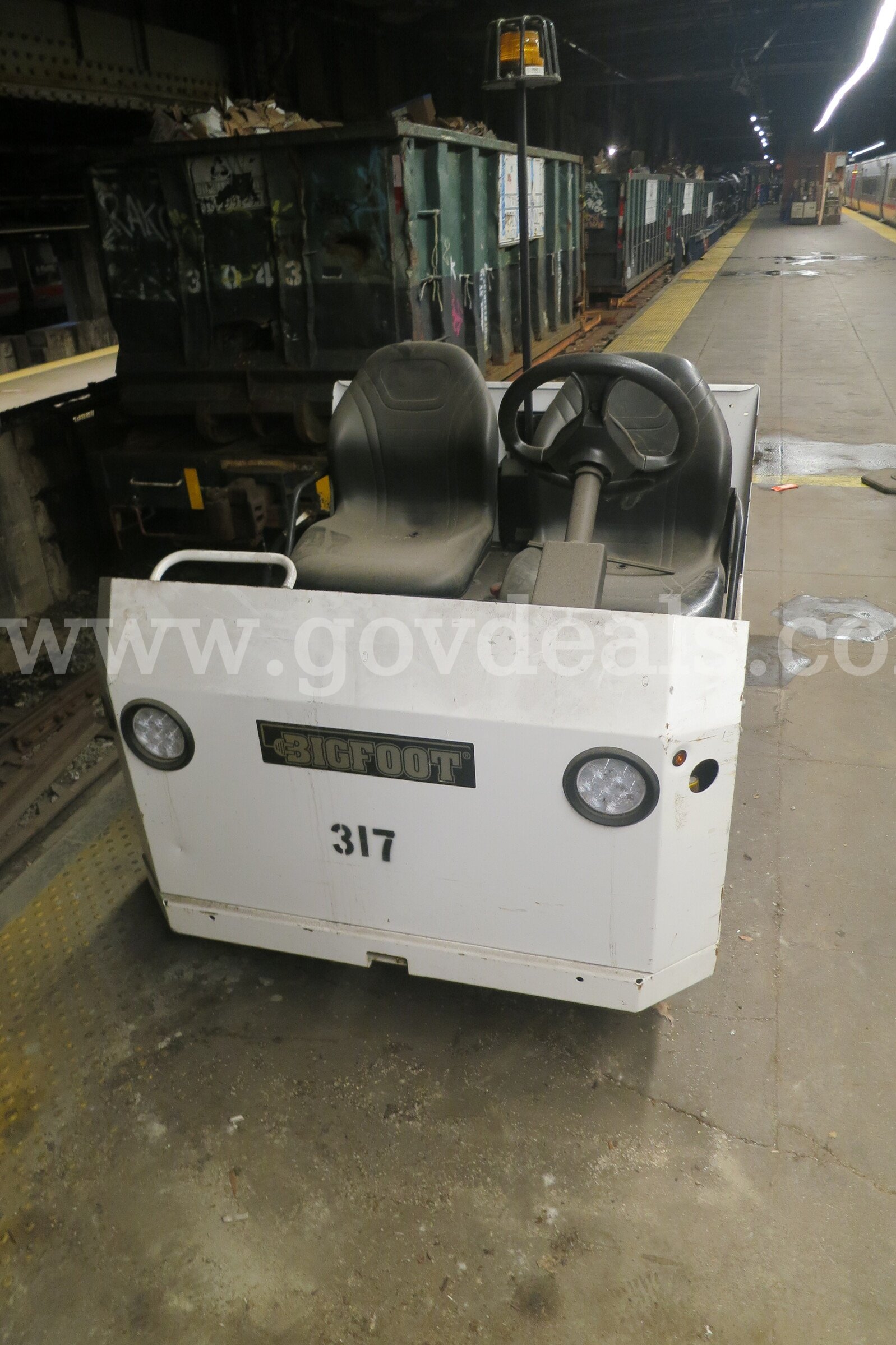 Taylor-Dunn electric cart (#317) Taylor-Dunn 317 Government Surplus Auction - Photo #2