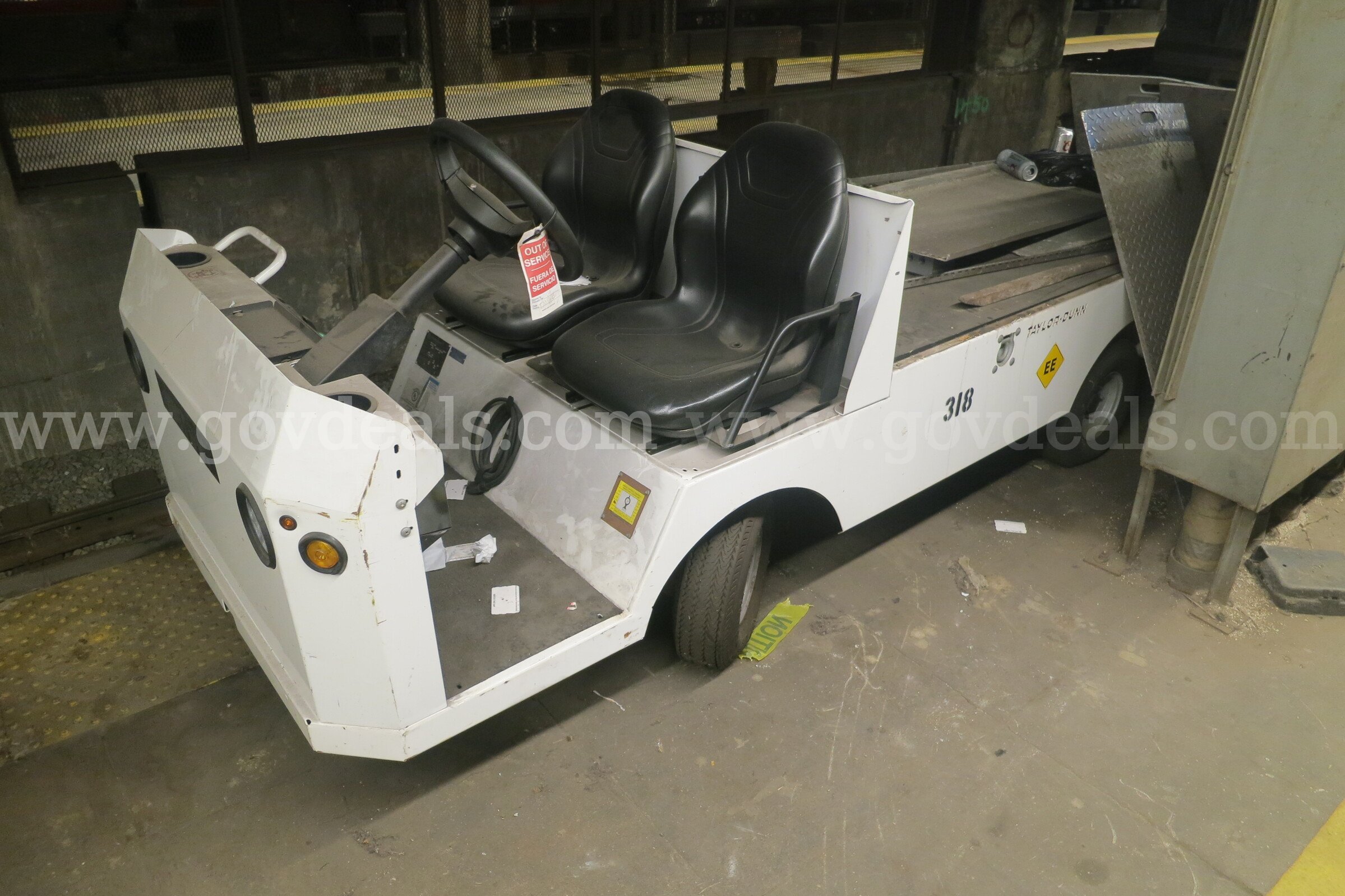 Taylor-Dunn electric cart (#318) Taylor-Dunn 318 Government Surplus Auction - Primary Photo