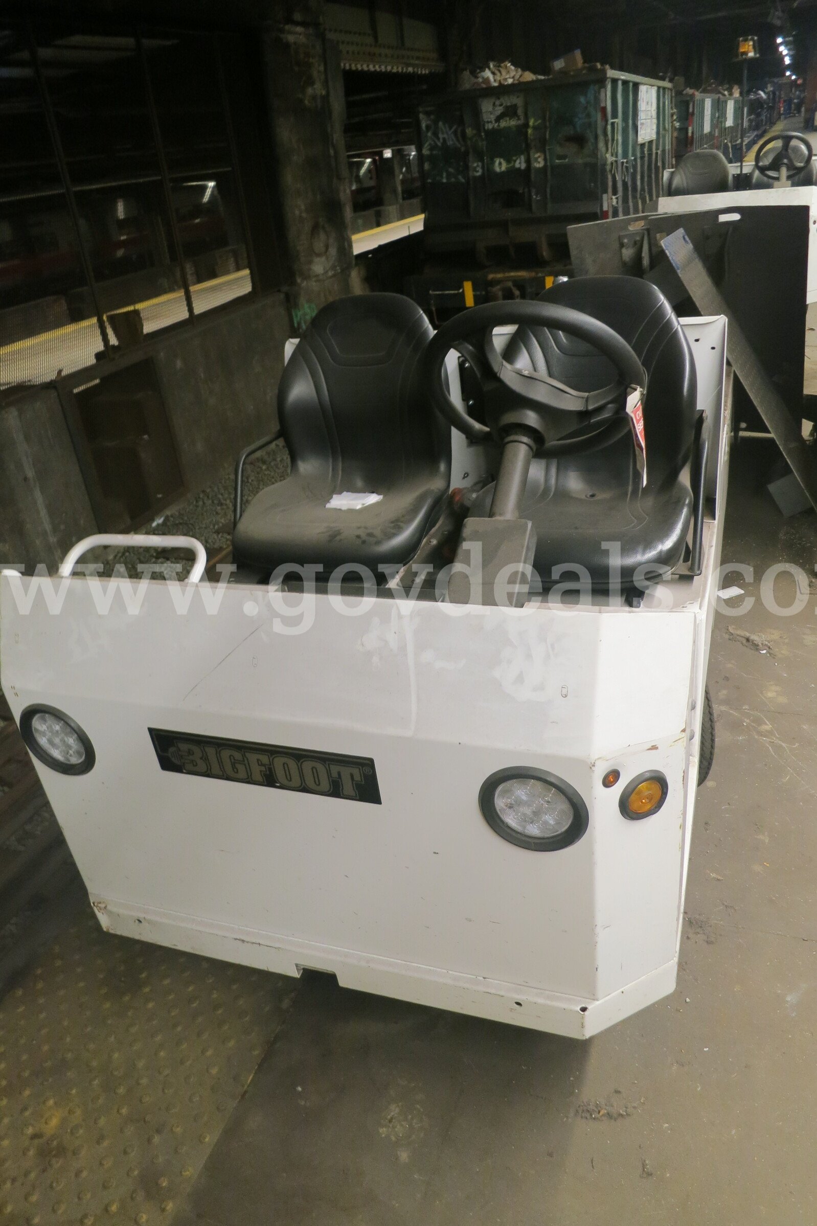 Taylor-Dunn electric cart (#318) Taylor-Dunn 318 Government Surplus Auction - Photo #2