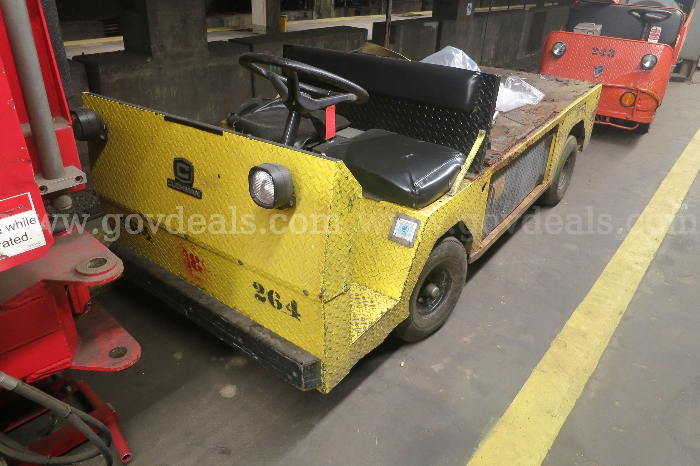 Cushman Electric cart (#264) Cushman 264 Government Surplus Auction - Photo #2