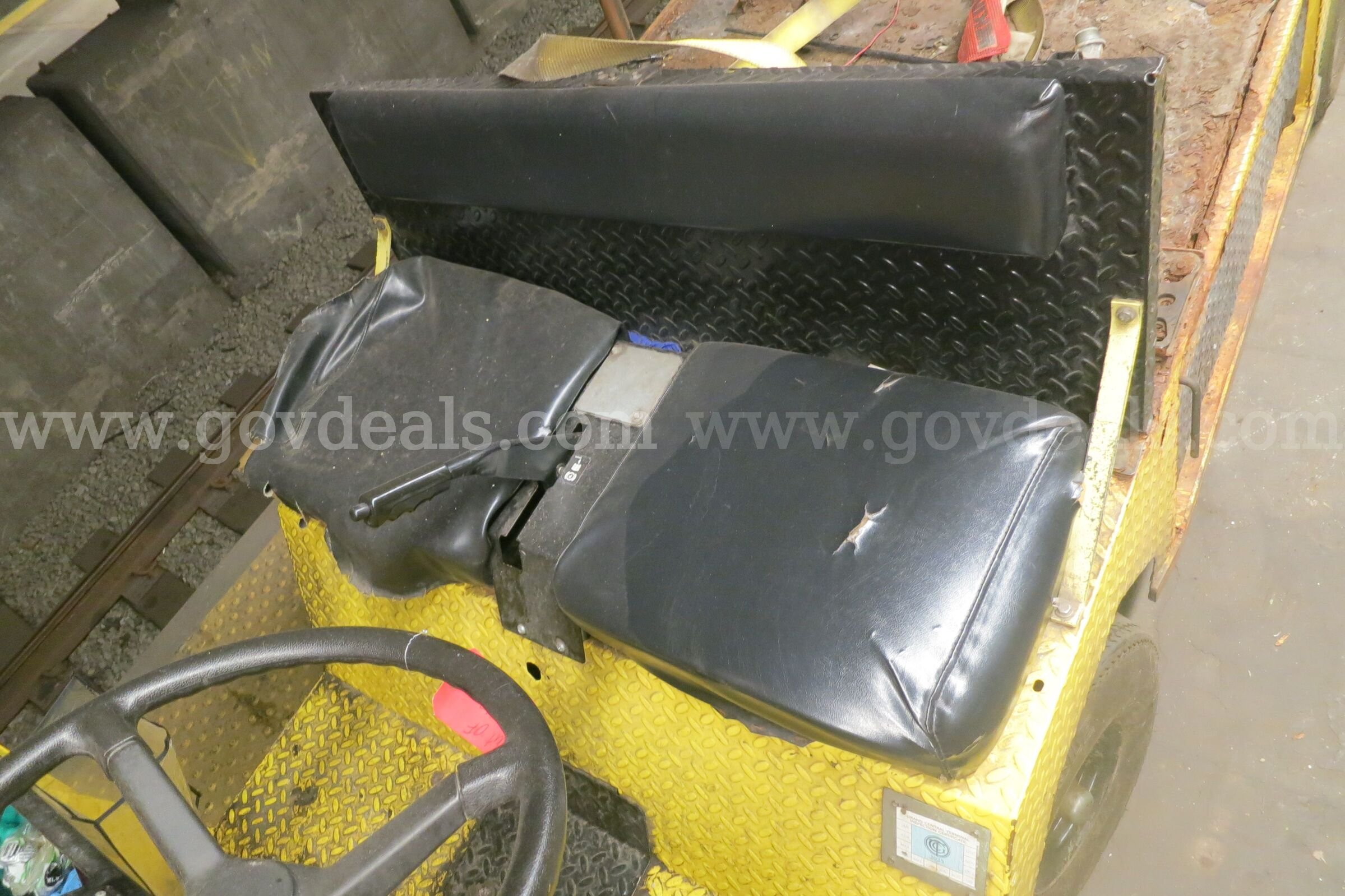 Cushman Electric cart (#264) Cushman 264 Government Surplus Auction - Photo #4