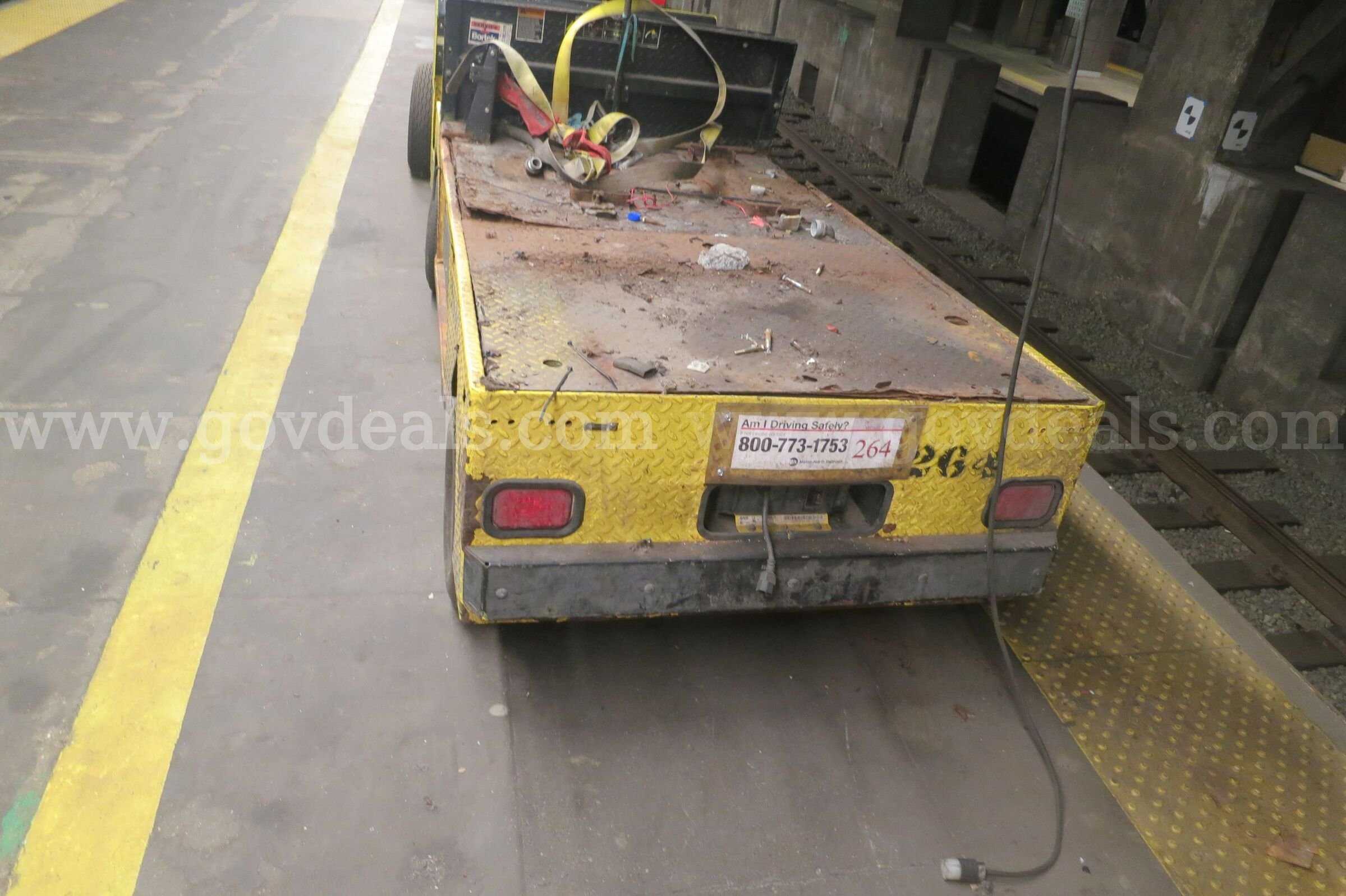 Cushman Electric cart (#264) Cushman 264 Government Surplus Auction - Photo #6
