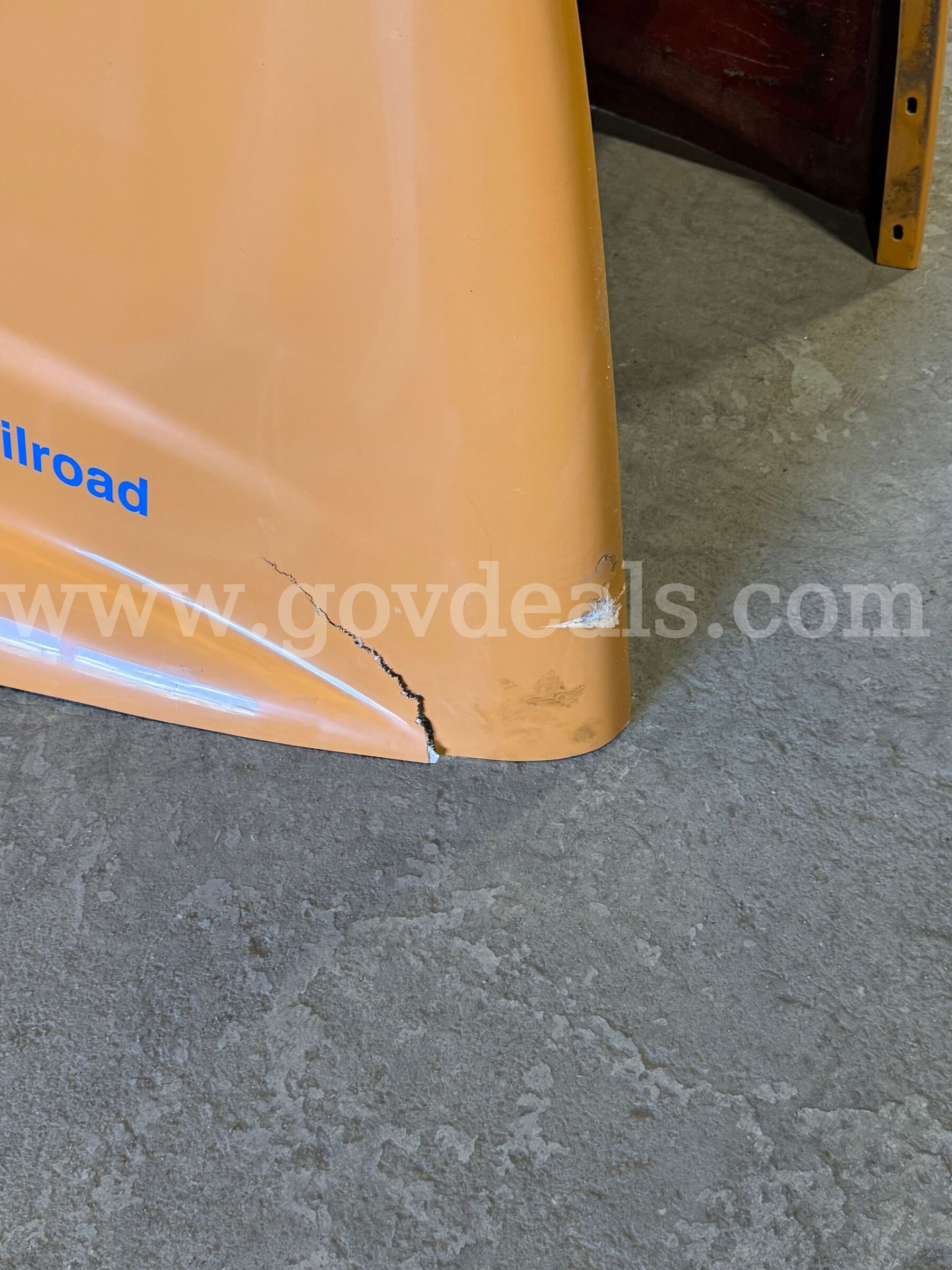 Case Loader 721G Hood only Case 721G Government Surplus Auction - Photo #2