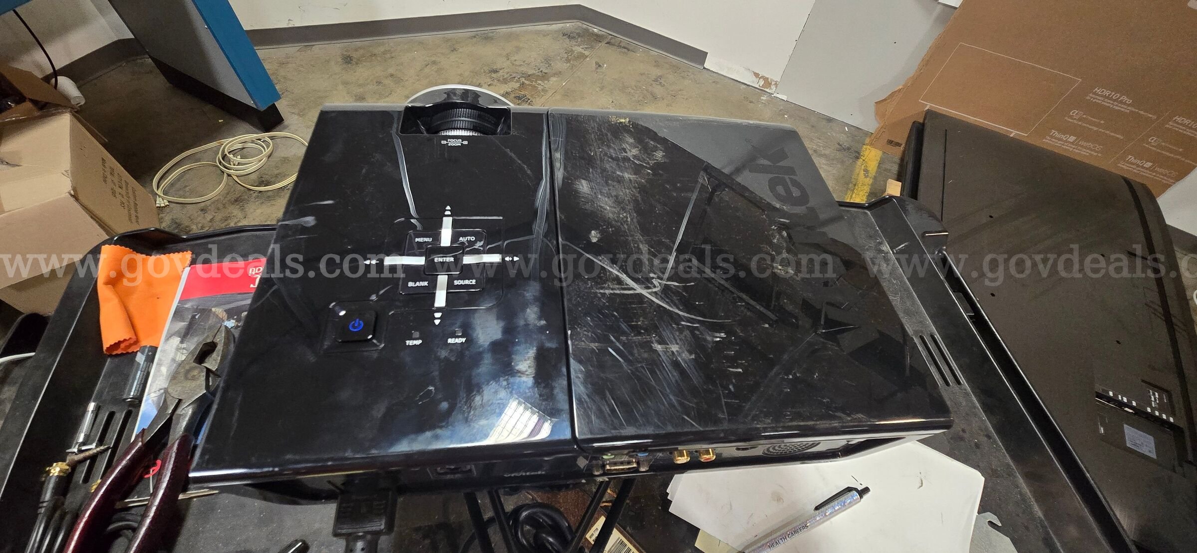 Vivitek D952HD projector Vivitek D952HD Government Surplus Auction - Primary Photo