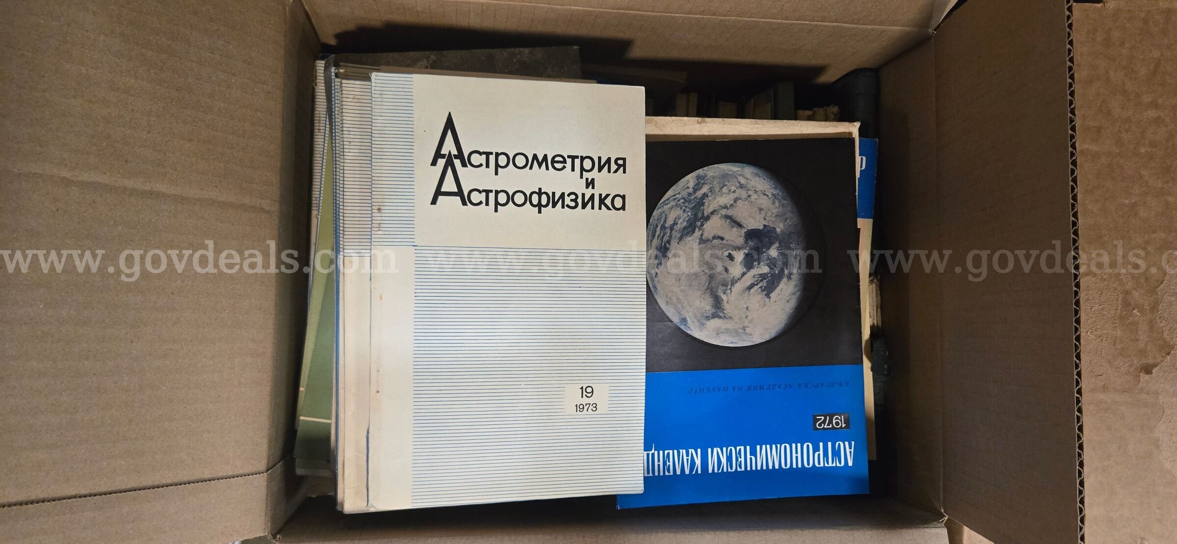 Lot of Old Space and Aeronautical Books   Government Surplus Auction - Photo #3