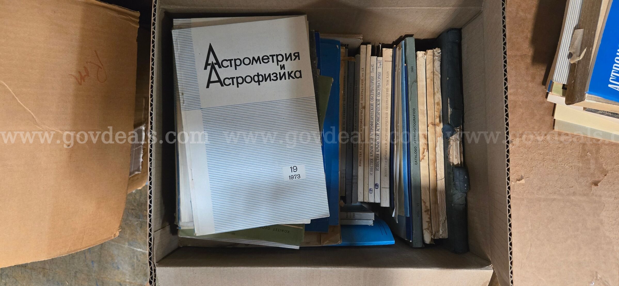 Lot of Old Space and Aeronautical Books   Government Surplus Auction - Photo #4