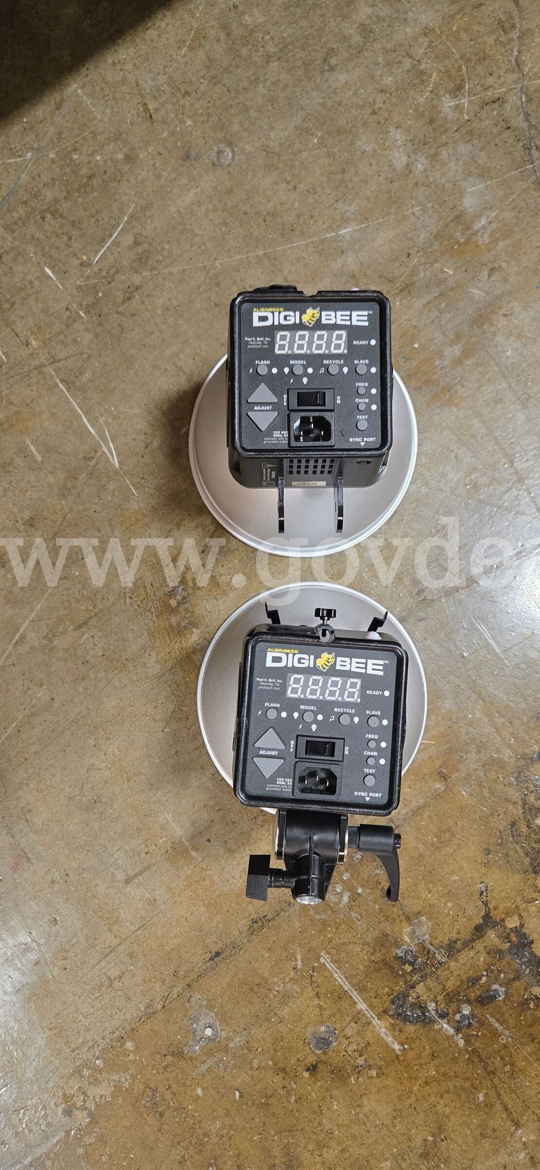 Lot of 1 DigiBee DB400 & 1 DigiBee DB800 Flash Strobe Monolights Digibee DB400 Government Surplus Auction - Photo #2