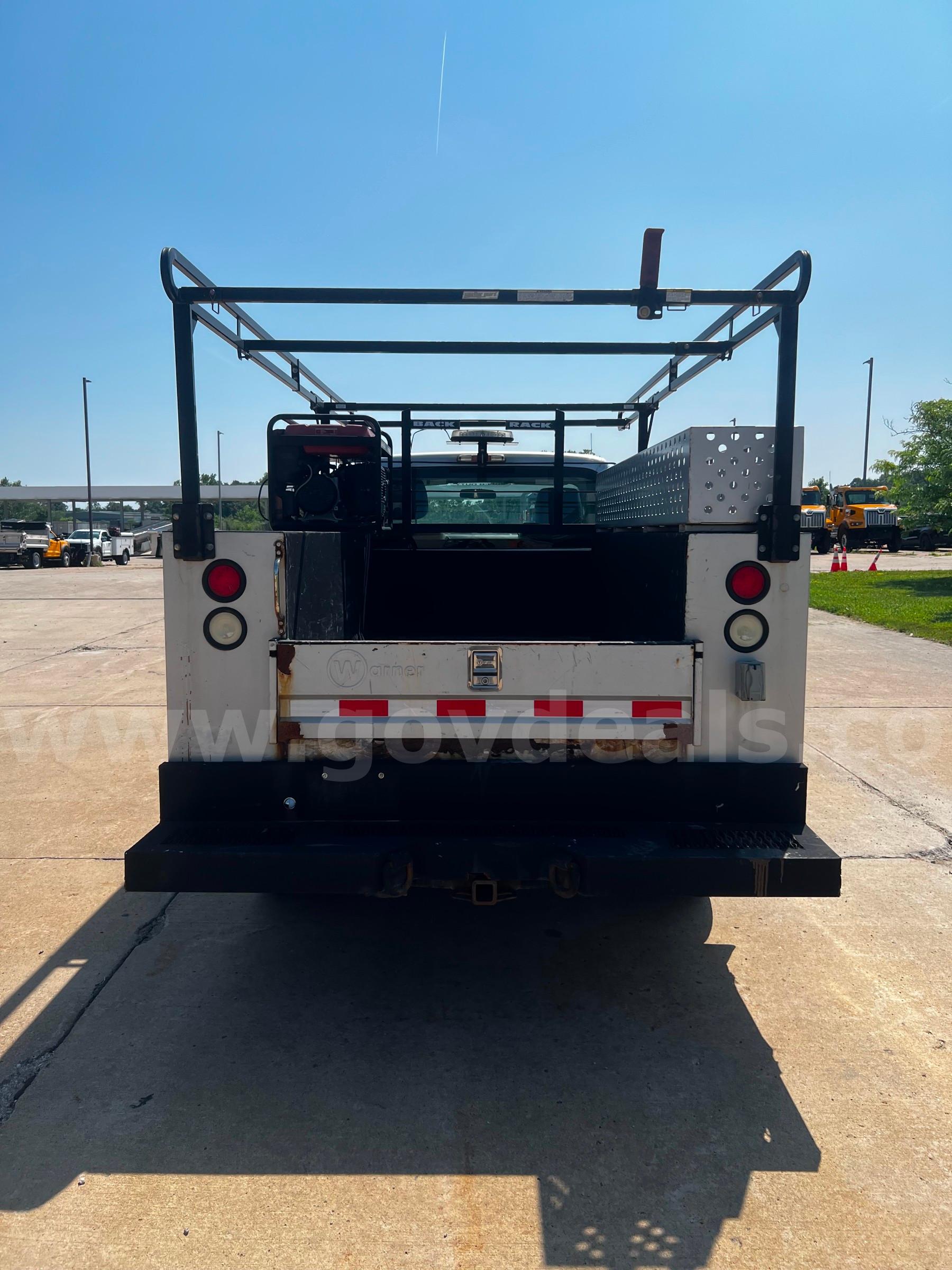 2016 Ford F-250 SD XL 4WD with Utility Box and Snow Plow Ford F-250 Government Surplus Auction - Photo #3