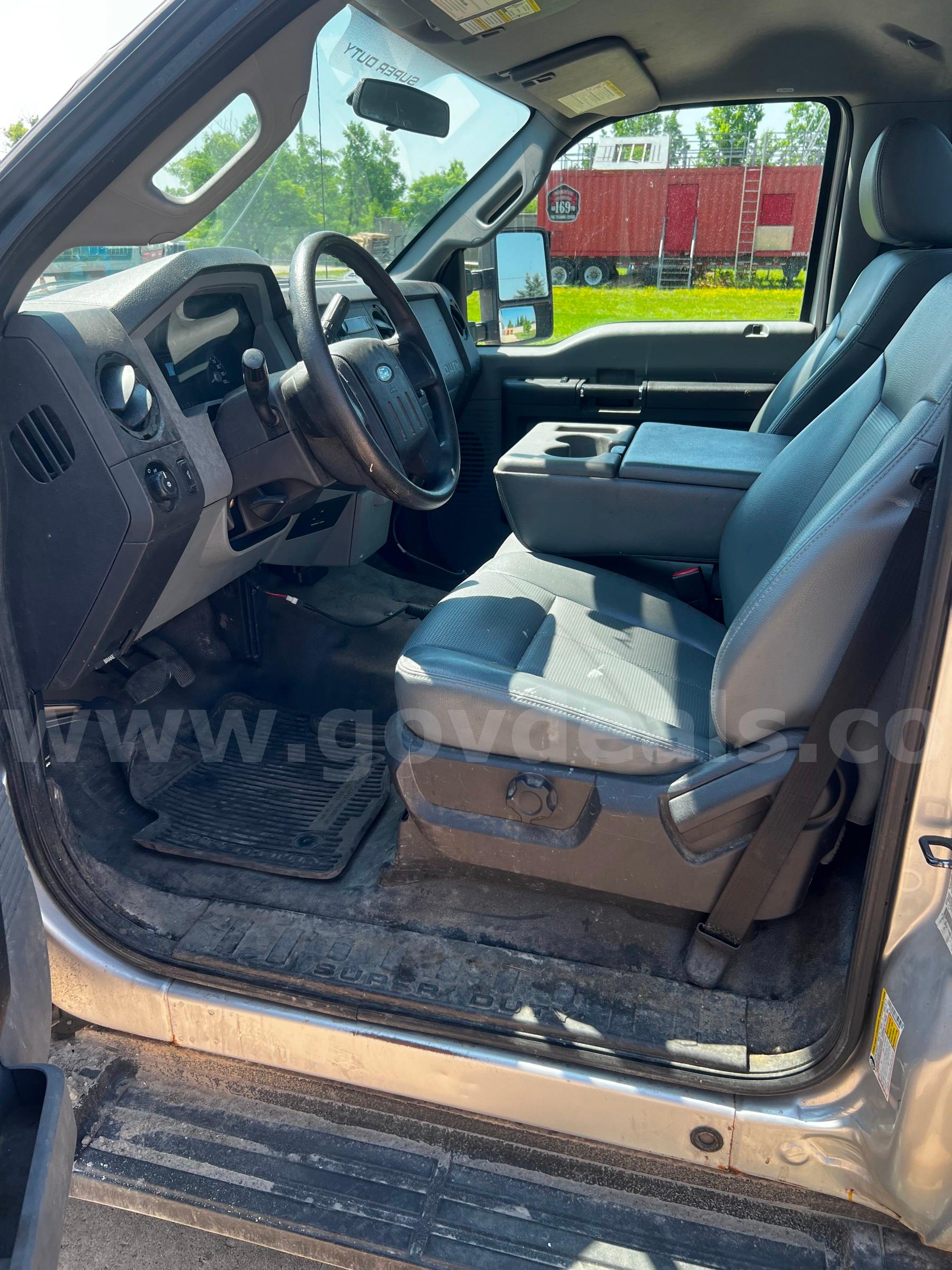 2016 Ford F-250 SD XL 4WD with Utility Box and Snow Plow Ford F-250 Government Surplus Auction - Photo #6
