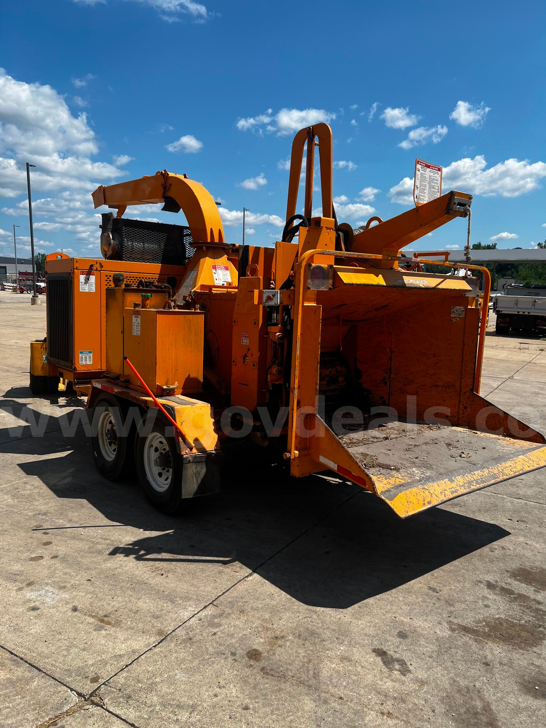 2014 Bandit 1990 Chipper Bandit 1990 Government Surplus Auction - Photo #2