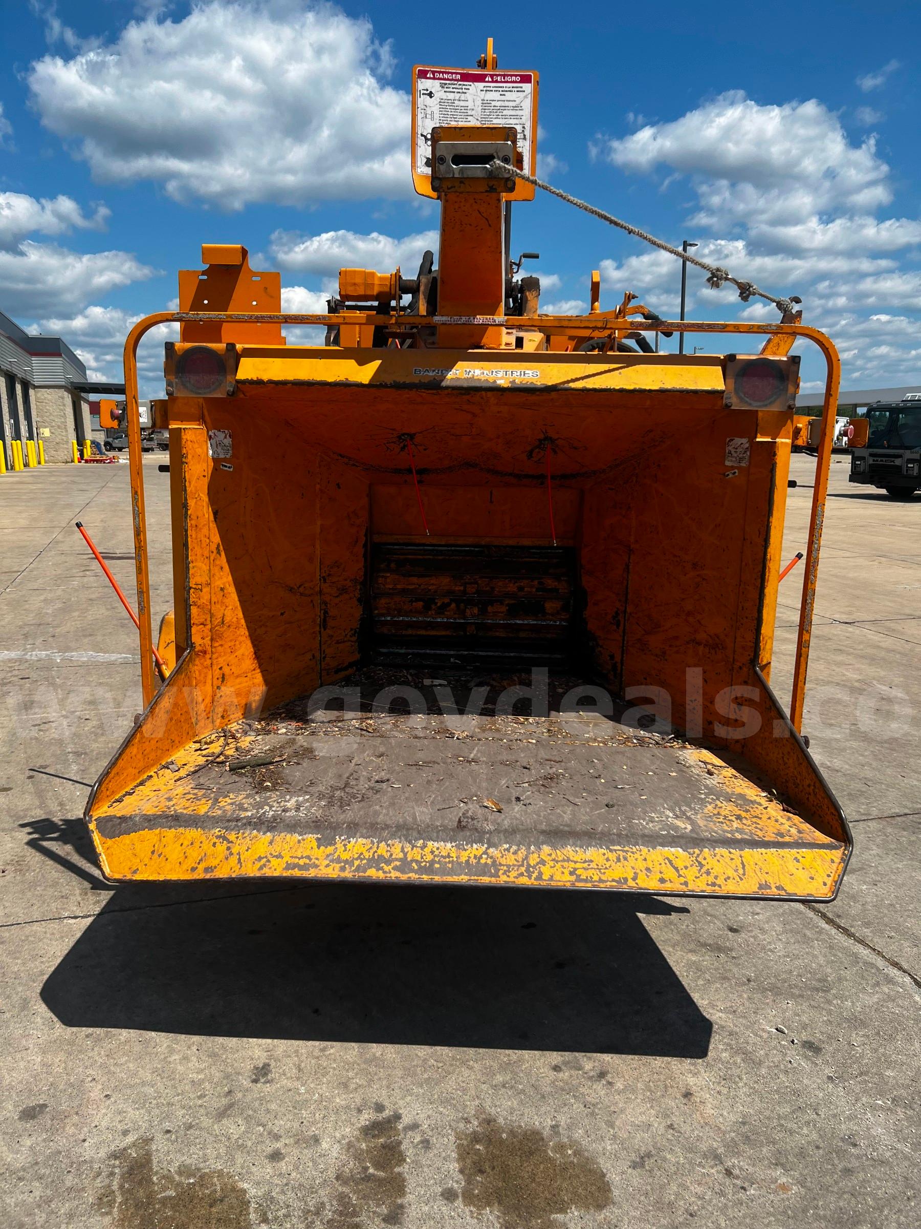 2014 Bandit 1990 Chipper Bandit 1990 Government Surplus Auction - Photo #3