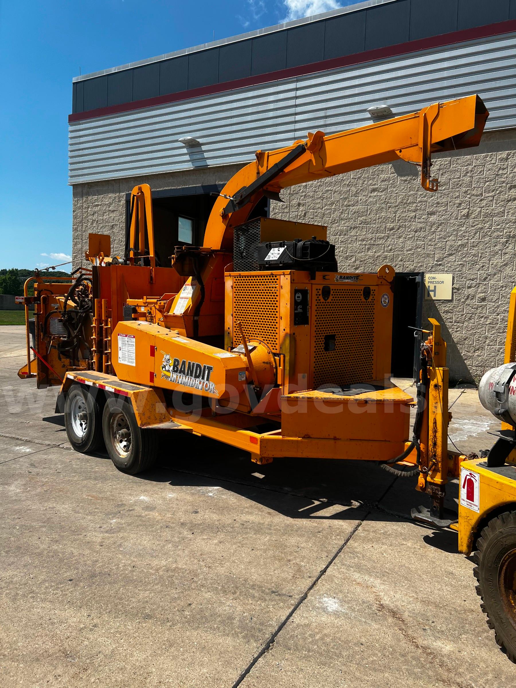 2014 Bandit 1990 Chipper Bandit 1990 Government Surplus Auction - Photo #5