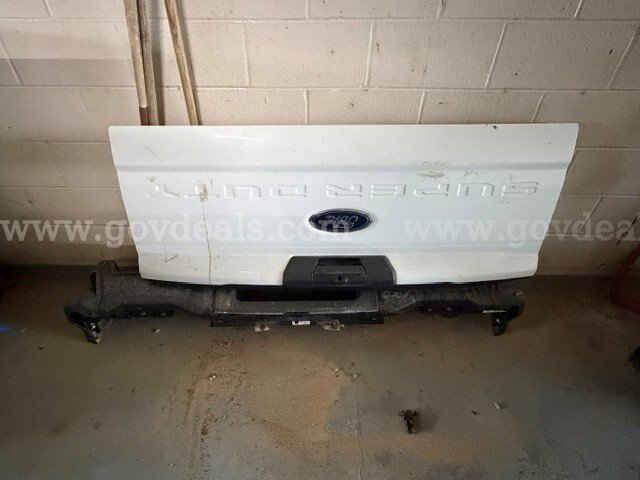 Rear bumper and tailgate from 2026 ford Super duty Ford Super duty Government Surplus Auction - Primary Photo