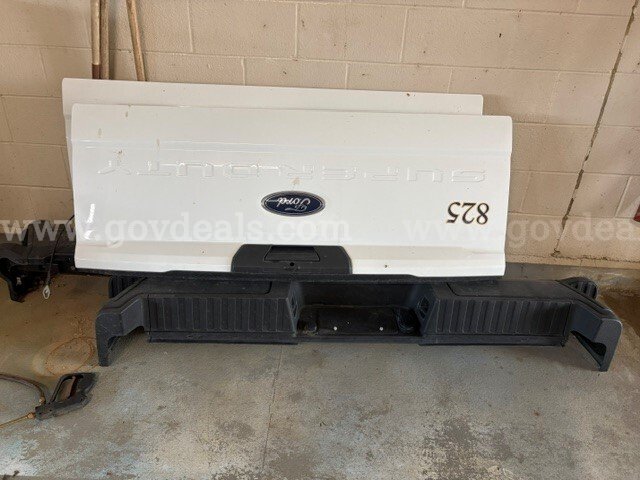 Rear bumper and tailgate from 2026 ford Super duty Ford Super duty Government Surplus Auction - Primary Photo