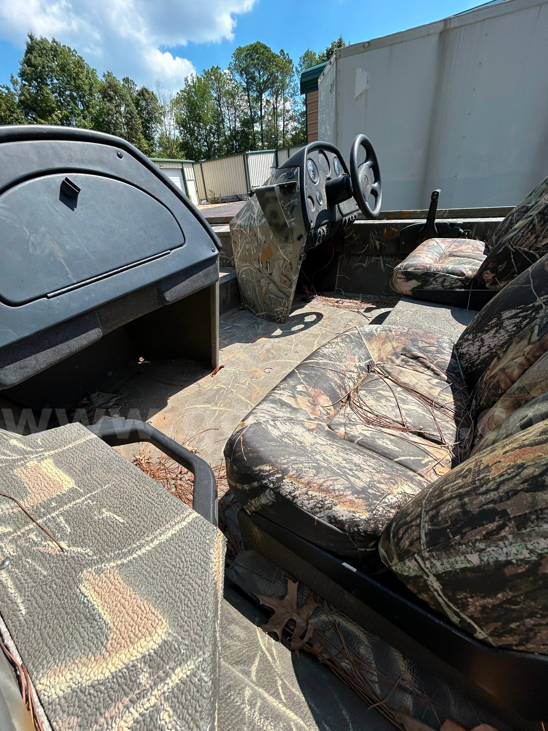2005 War Eagle Aluminum Bass Boat, trailer and 150 HP Mercury Motor War Eagle, Mercury 150 Government Surplus Auction - Photo #3