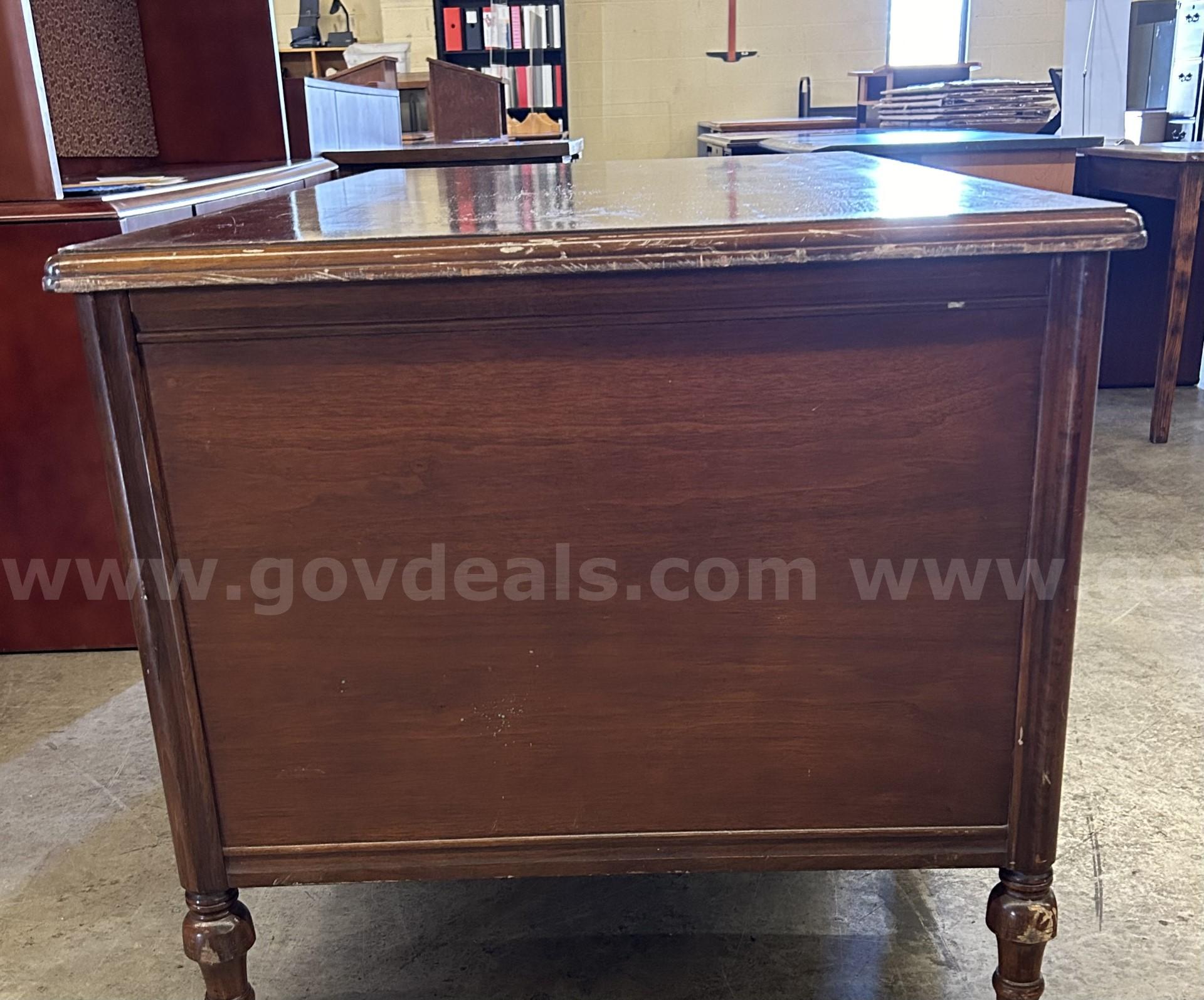 Brown Wooden Desk   Government Surplus Auction - Photo #3
