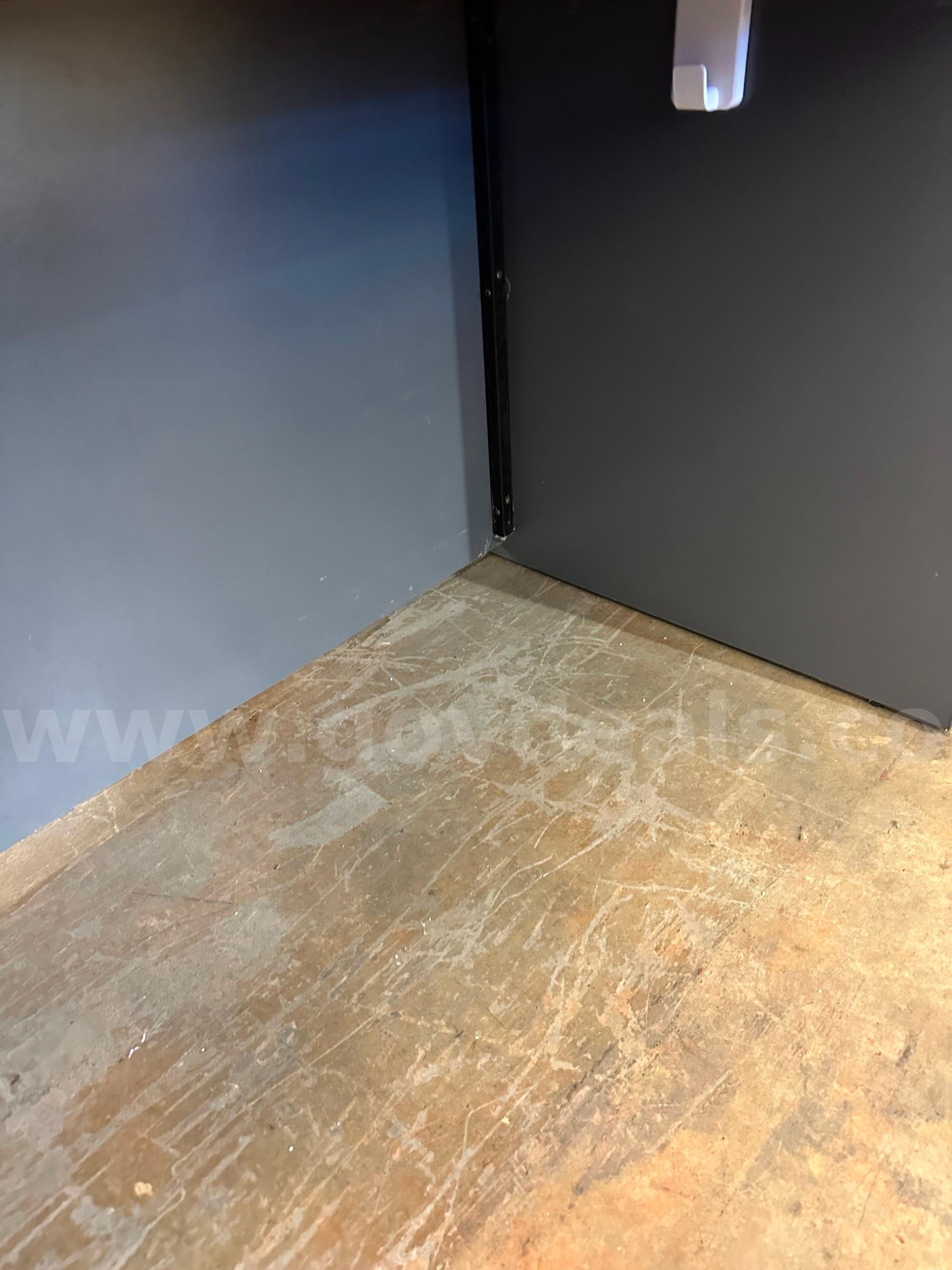 Brown Wooden / Black Metal Desk   Government Surplus Auction - Photo #5