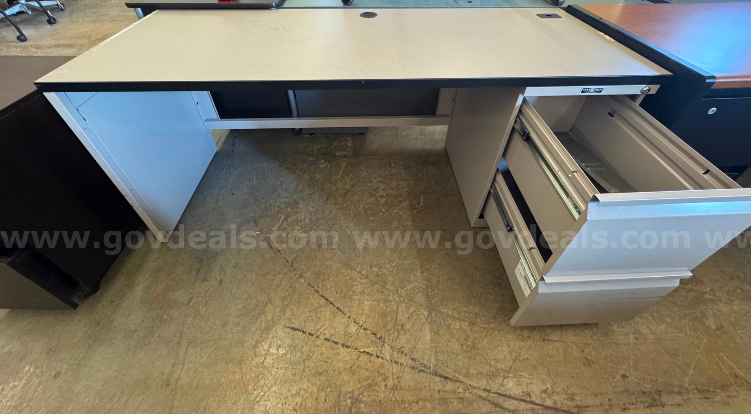 Grey Storage Desk   Government Surplus Auction - Photo #2
