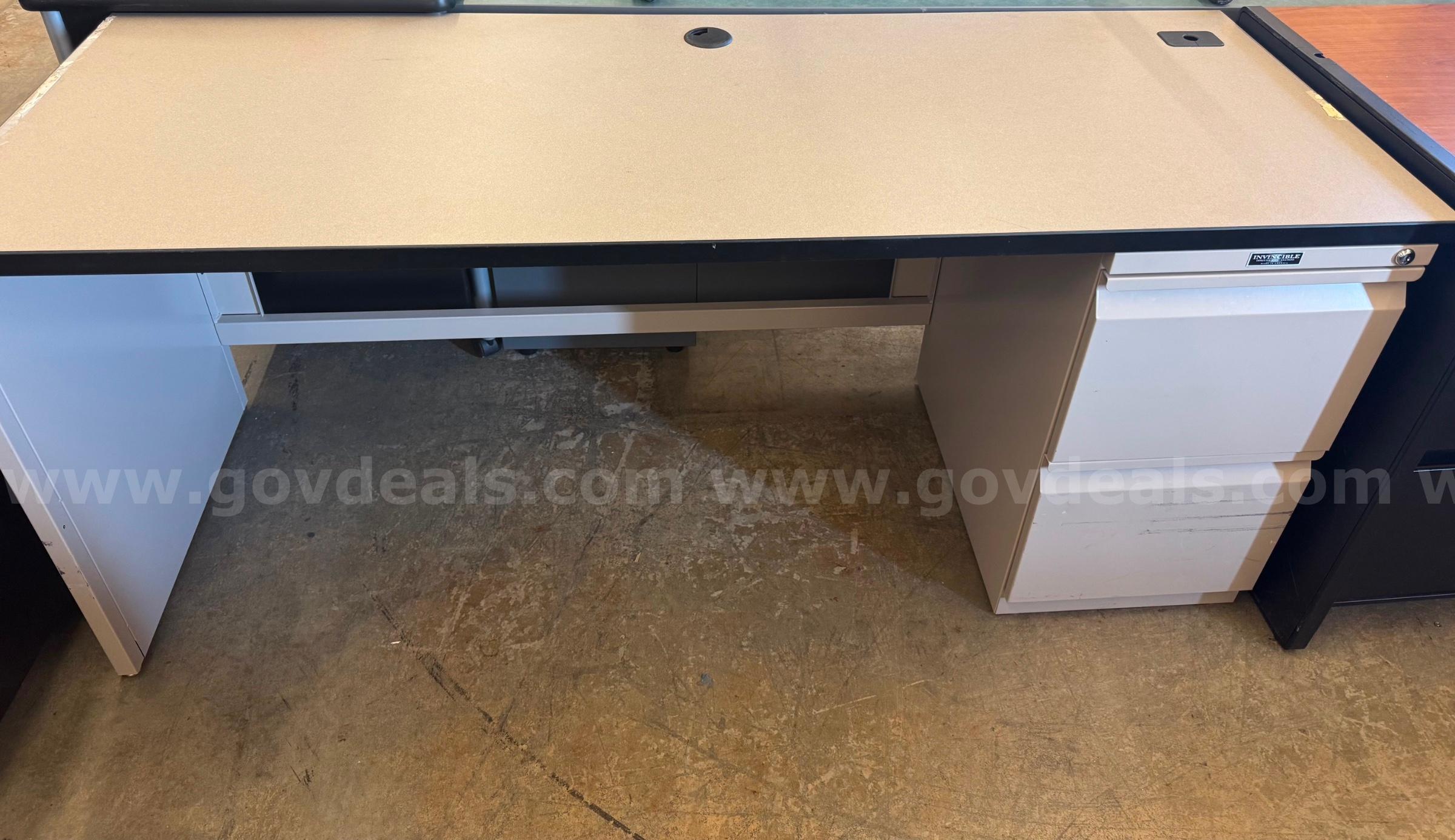 Grey Storage Desk   Government Surplus Auction - Photo #3