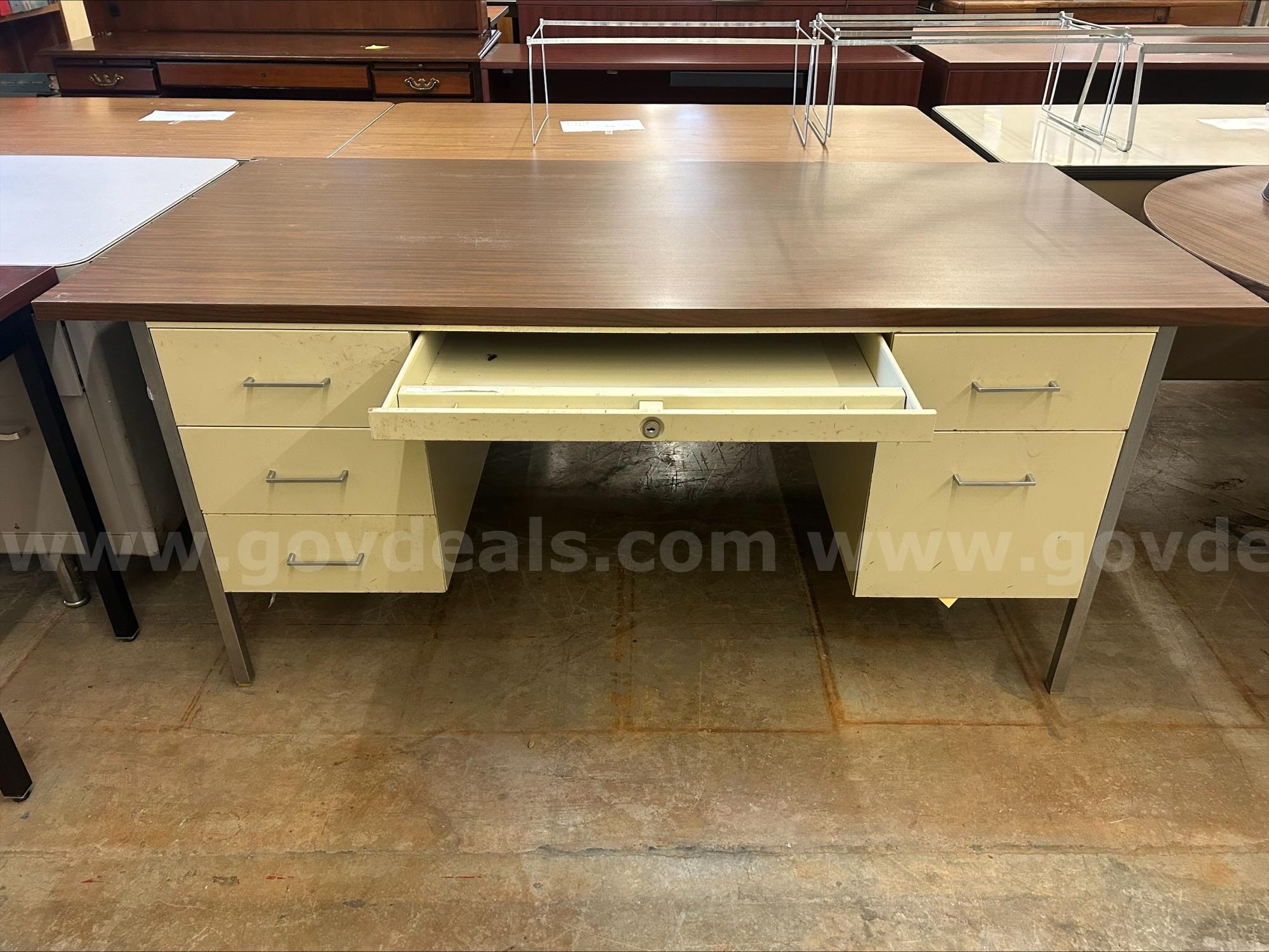 Brown Top Storage Desk   Government Surplus Auction - Photo #3