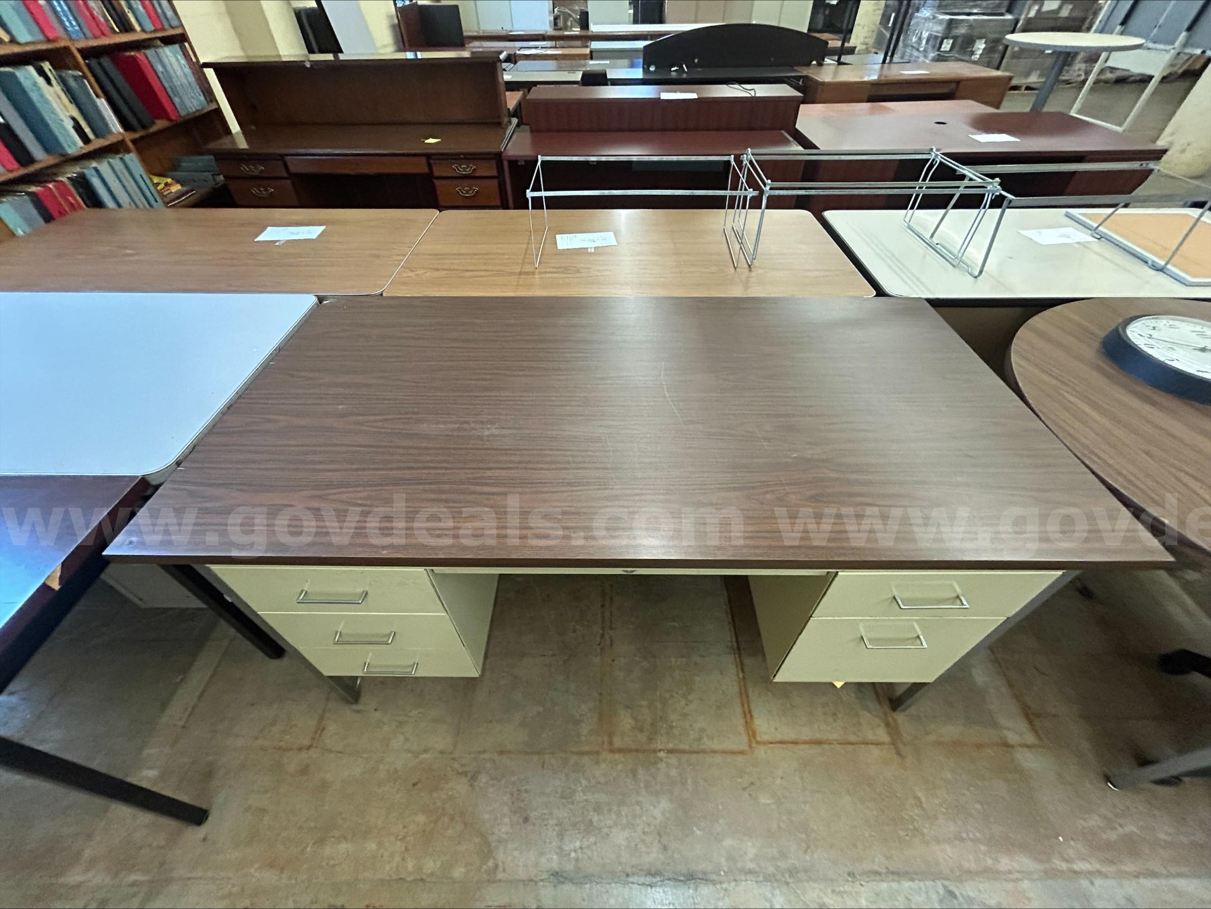 Brown Top Storage Desk   Government Surplus Auction - Photo #4