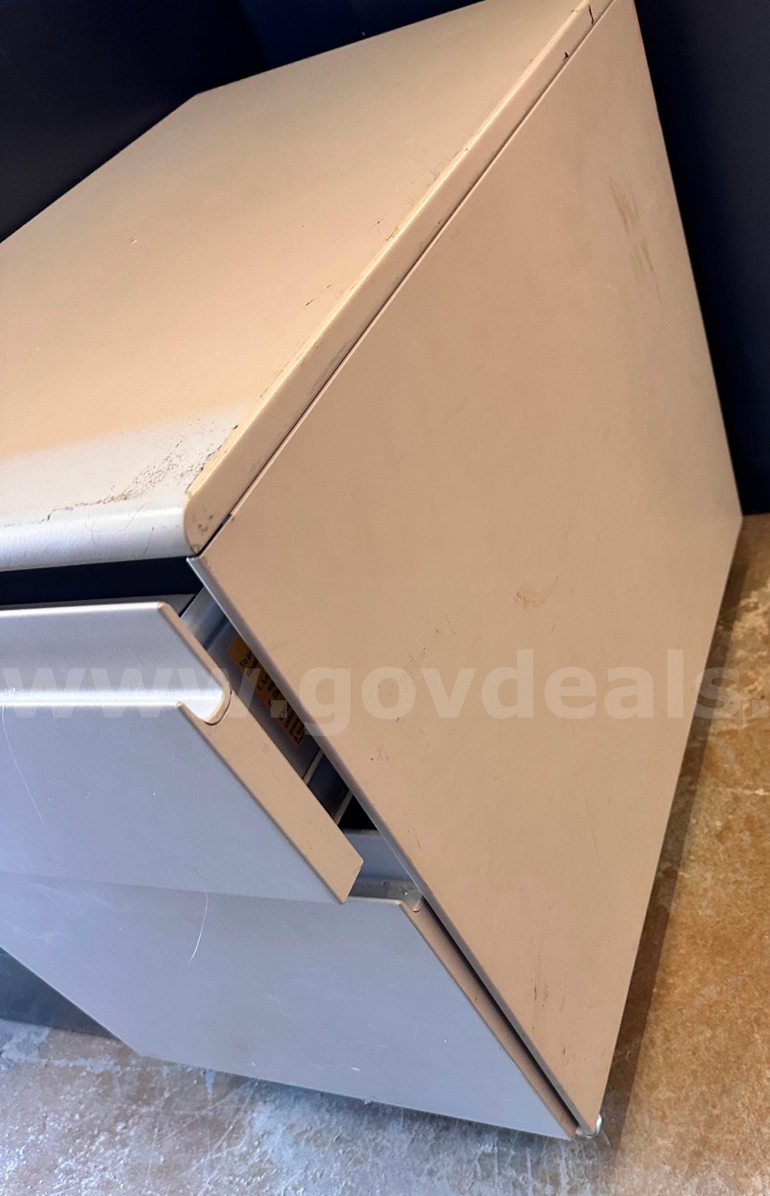 2-Drawer Small Rolling Table   Government Surplus Auction - Photo #3