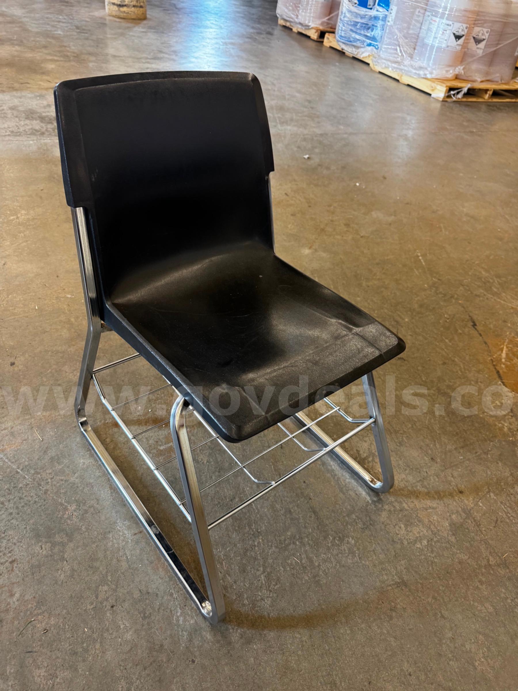 A Lot of 2 Black Chairs   Government Surplus Auction - Photo #3