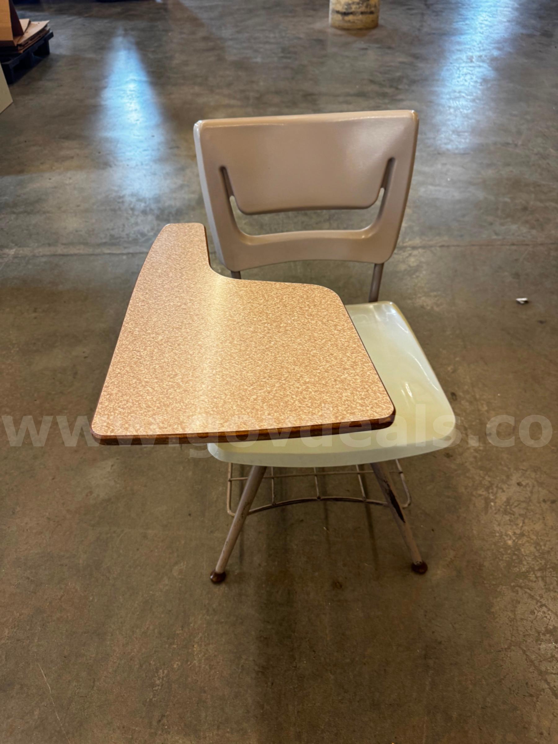 Tan Desk Chair   Government Surplus Auction - Primary Photo