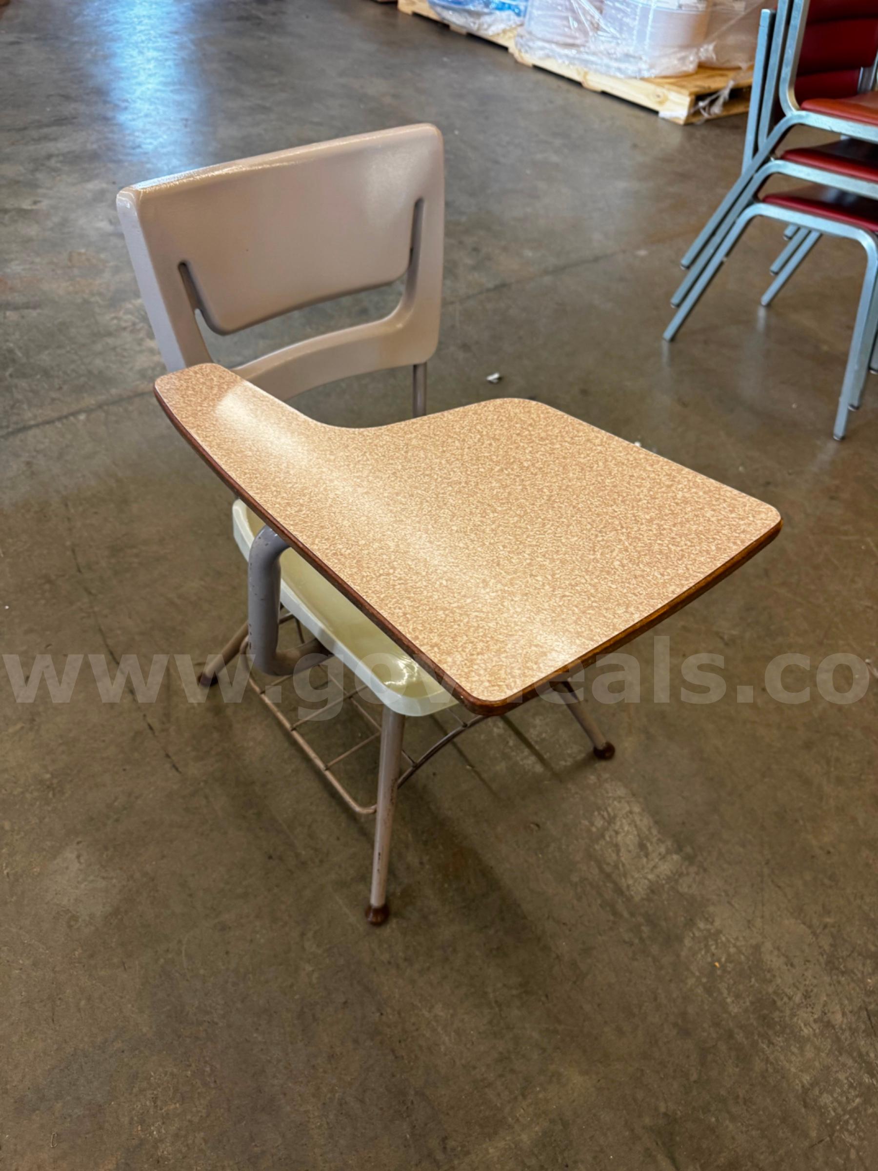 Tan Desk Chair   Government Surplus Auction - Photo #2