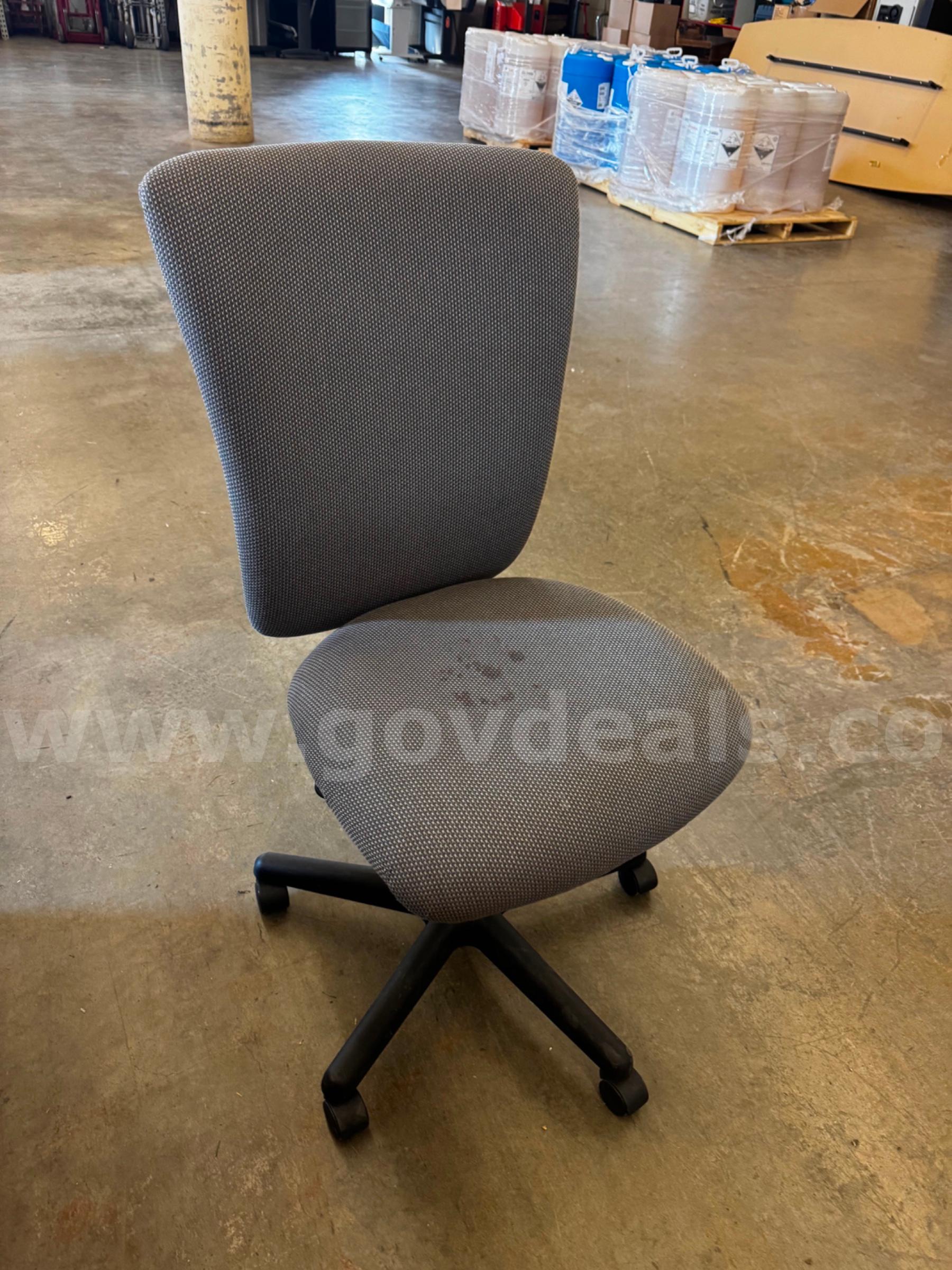 Big Gray Rolling Chair   Government Surplus Auction - Photo #2
