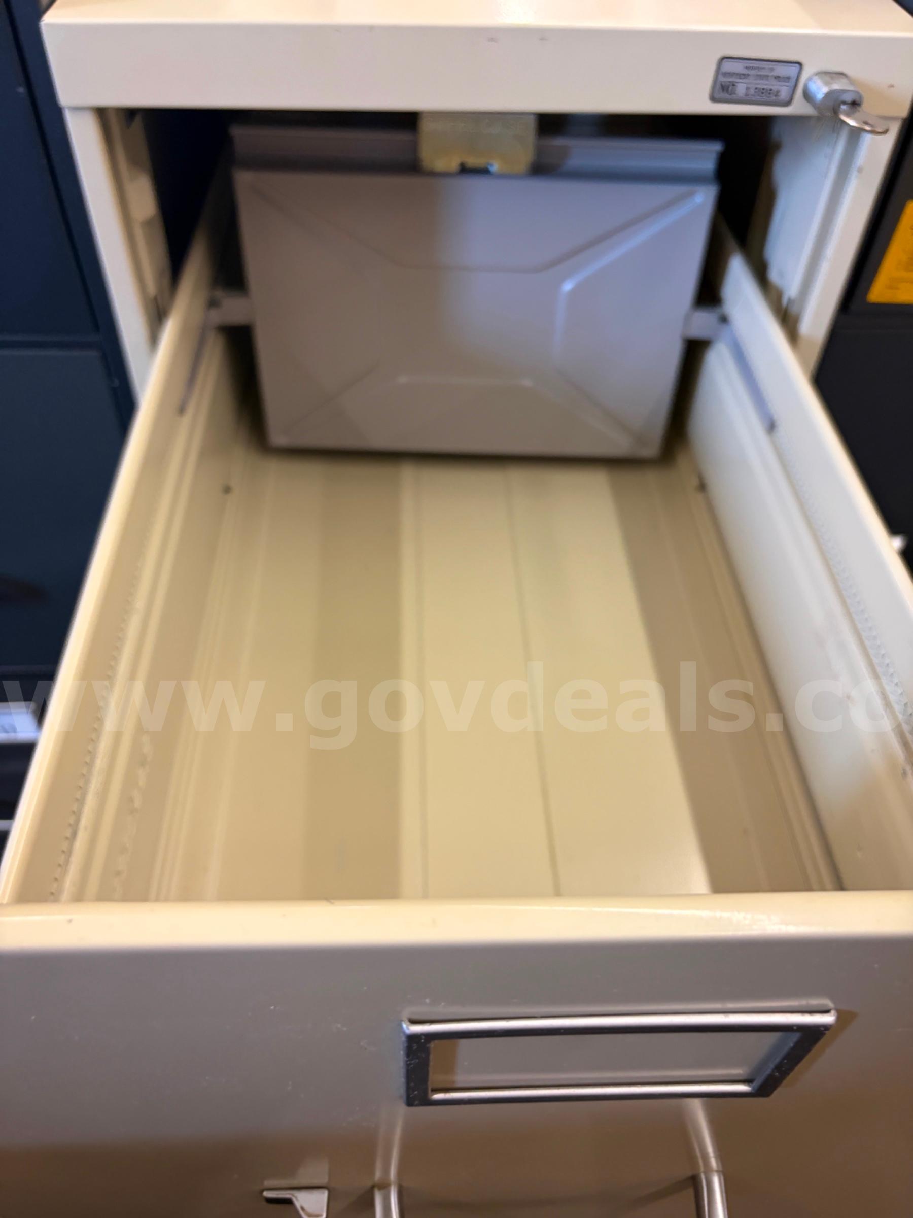 Tan Steelcase Filing Cabinet Steelcase 347-4 Government Surplus Auction - Photo #2