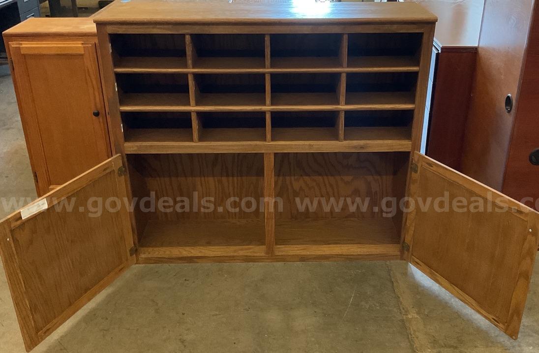 Cabient With Shelving   Government Surplus Auction - Photo #2