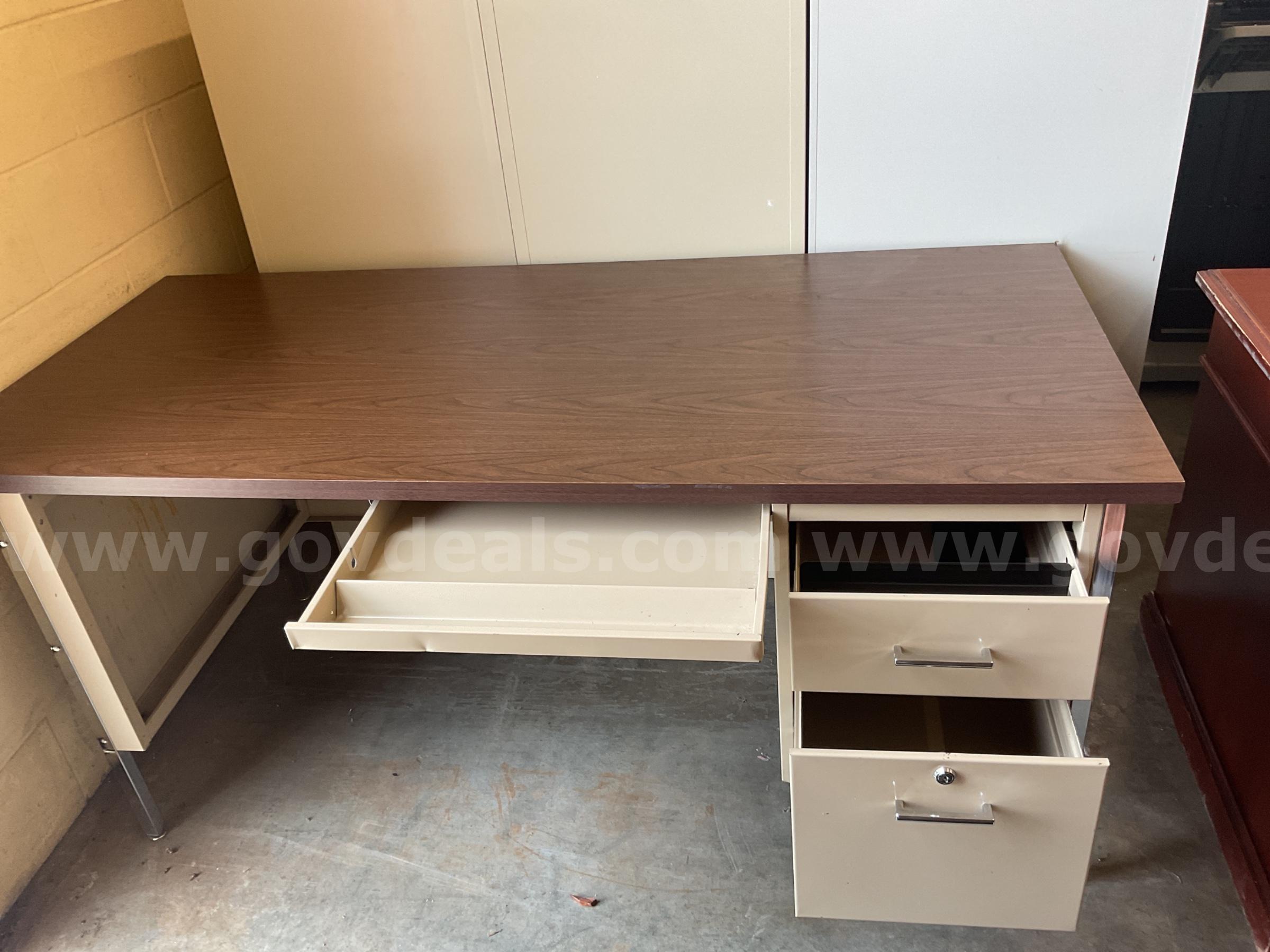 Beige desk with wooden top   Government Surplus Auction - Photo #2